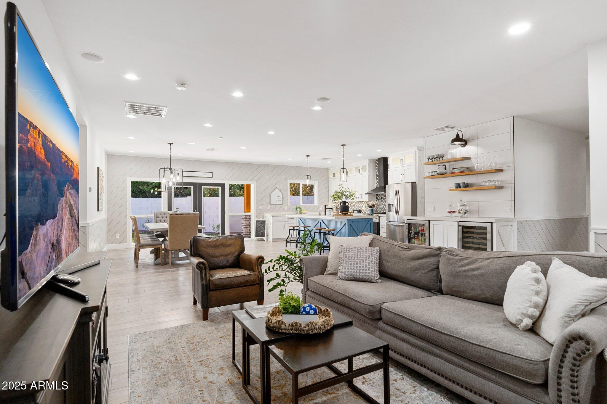3312 E SELLS Drive