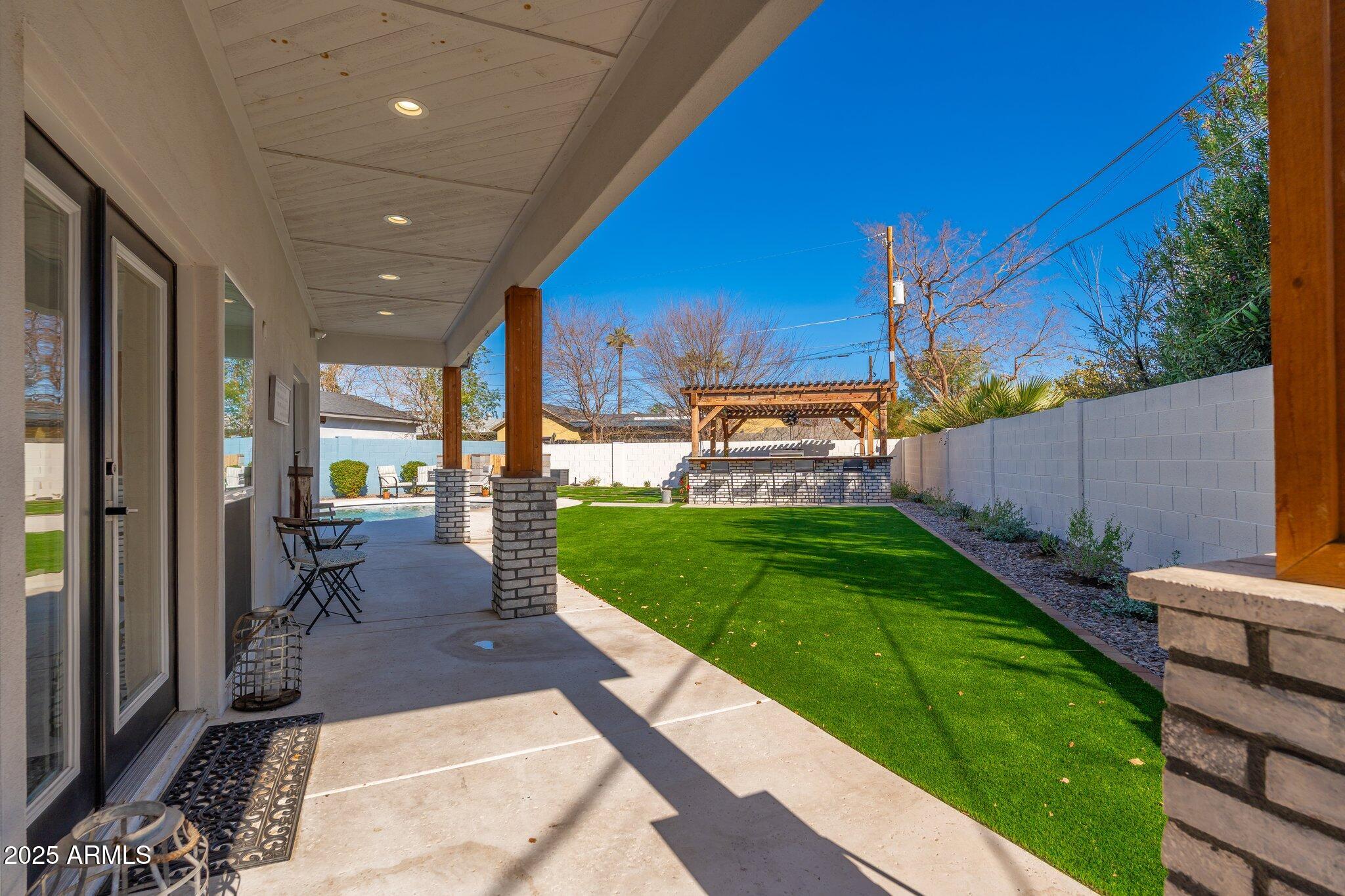 3312 E SELLS Drive