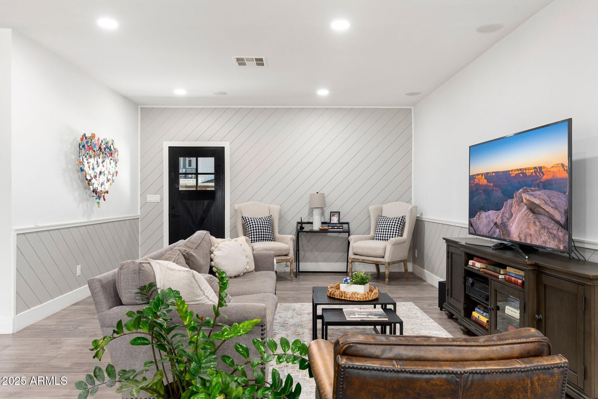 3312 E SELLS Drive