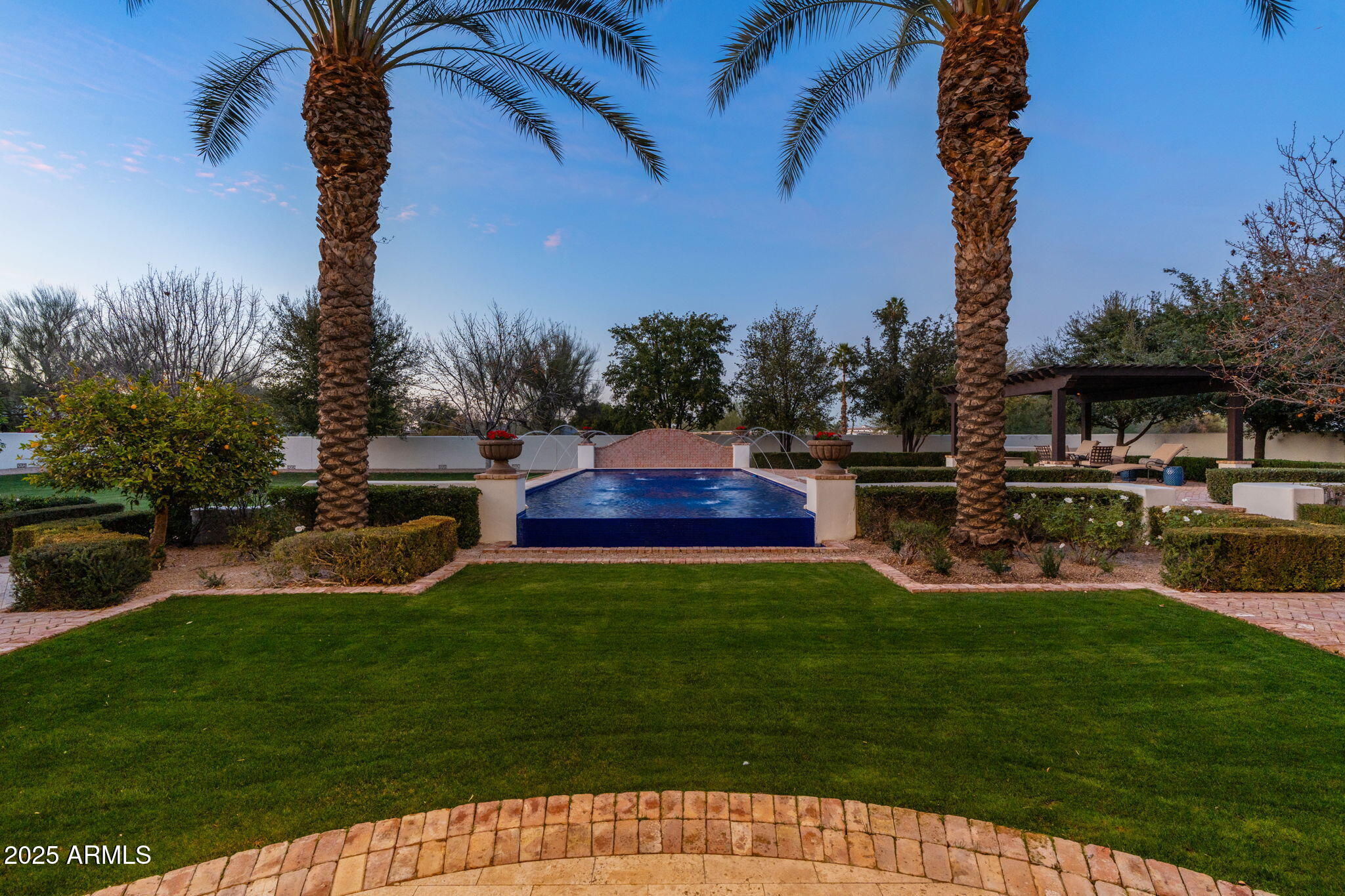 5016 E BUTLER Drive