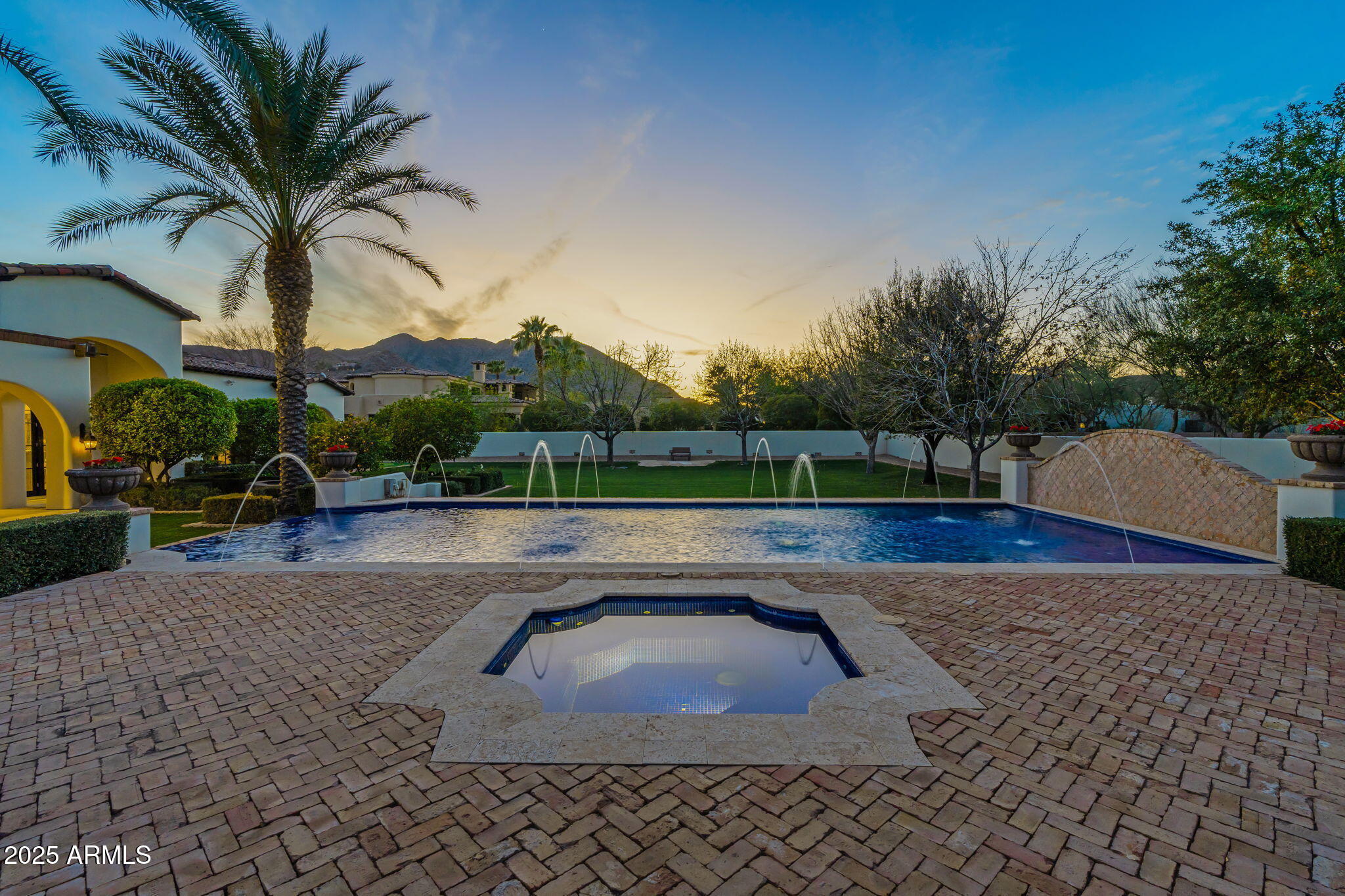 5016 E BUTLER Drive