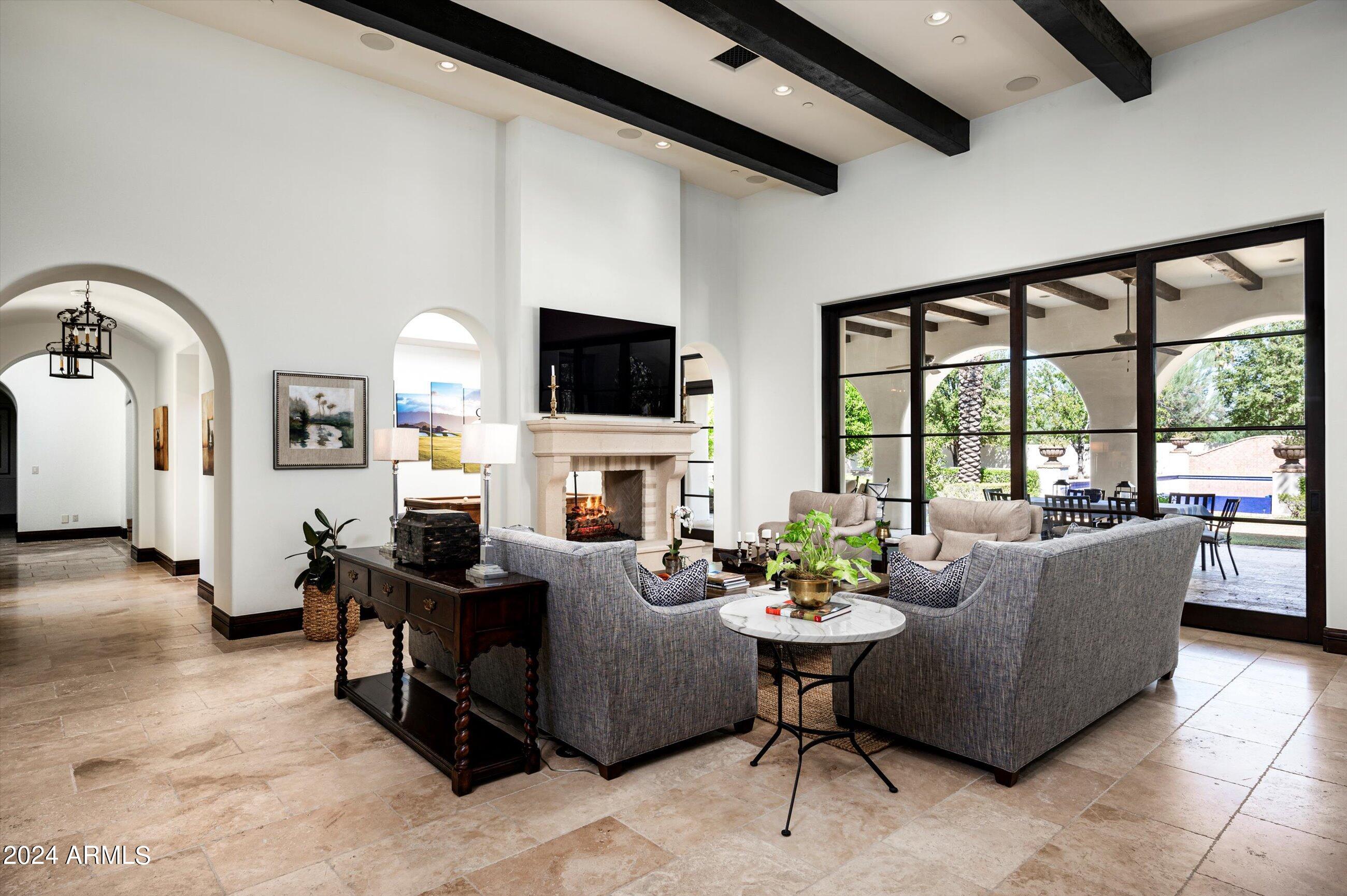 5016 E BUTLER Drive