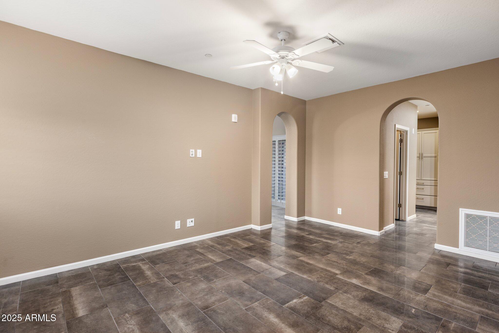 3935 E ROUGH RIDER Road 1368
