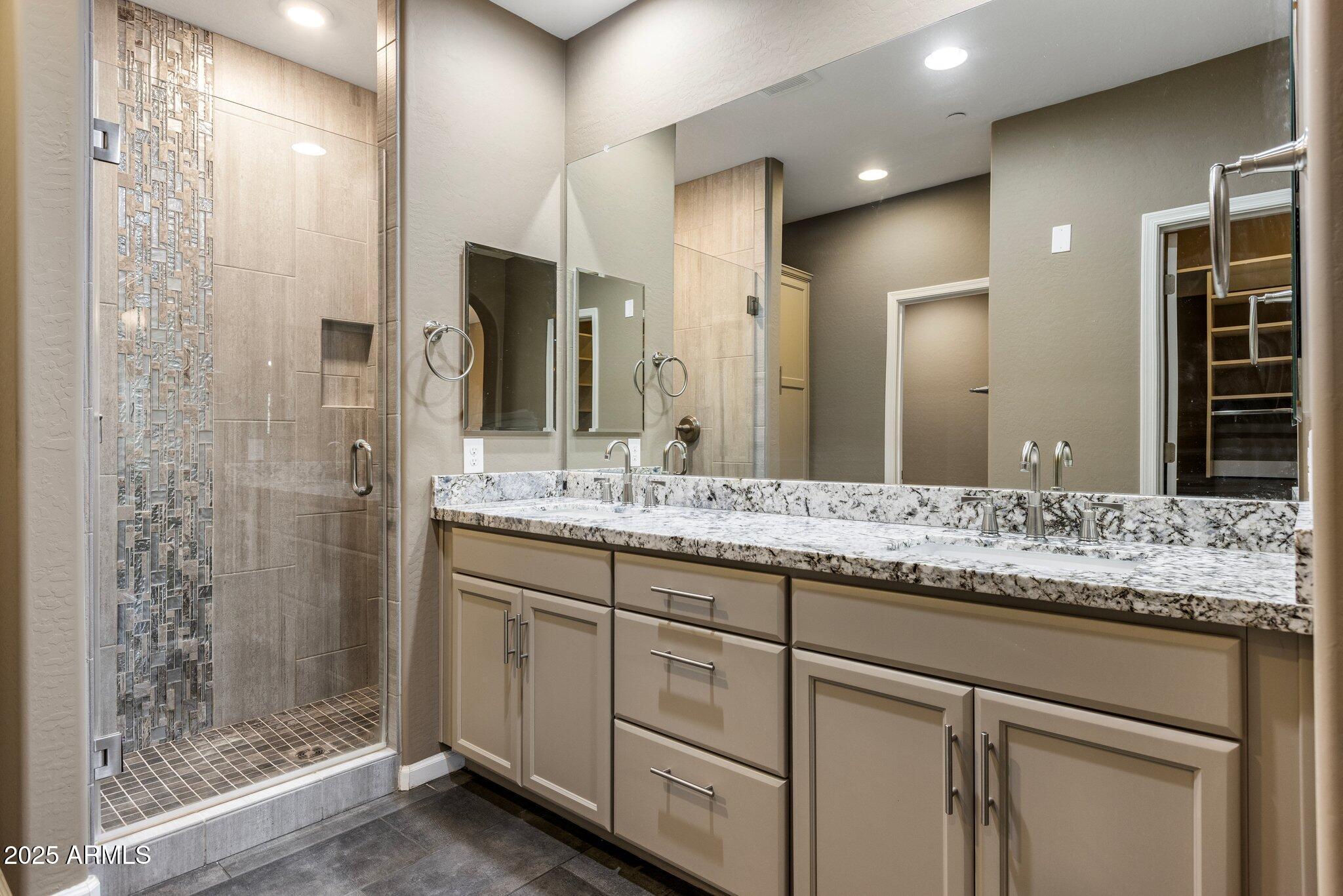 3935 E ROUGH RIDER Road 1368