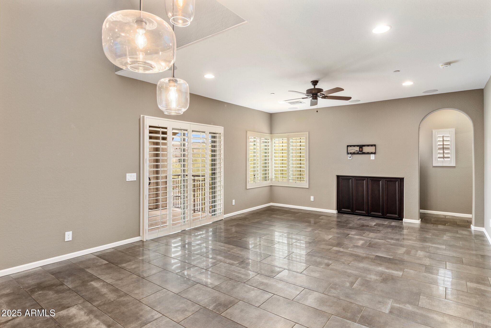 3935 E ROUGH RIDER Road 1368