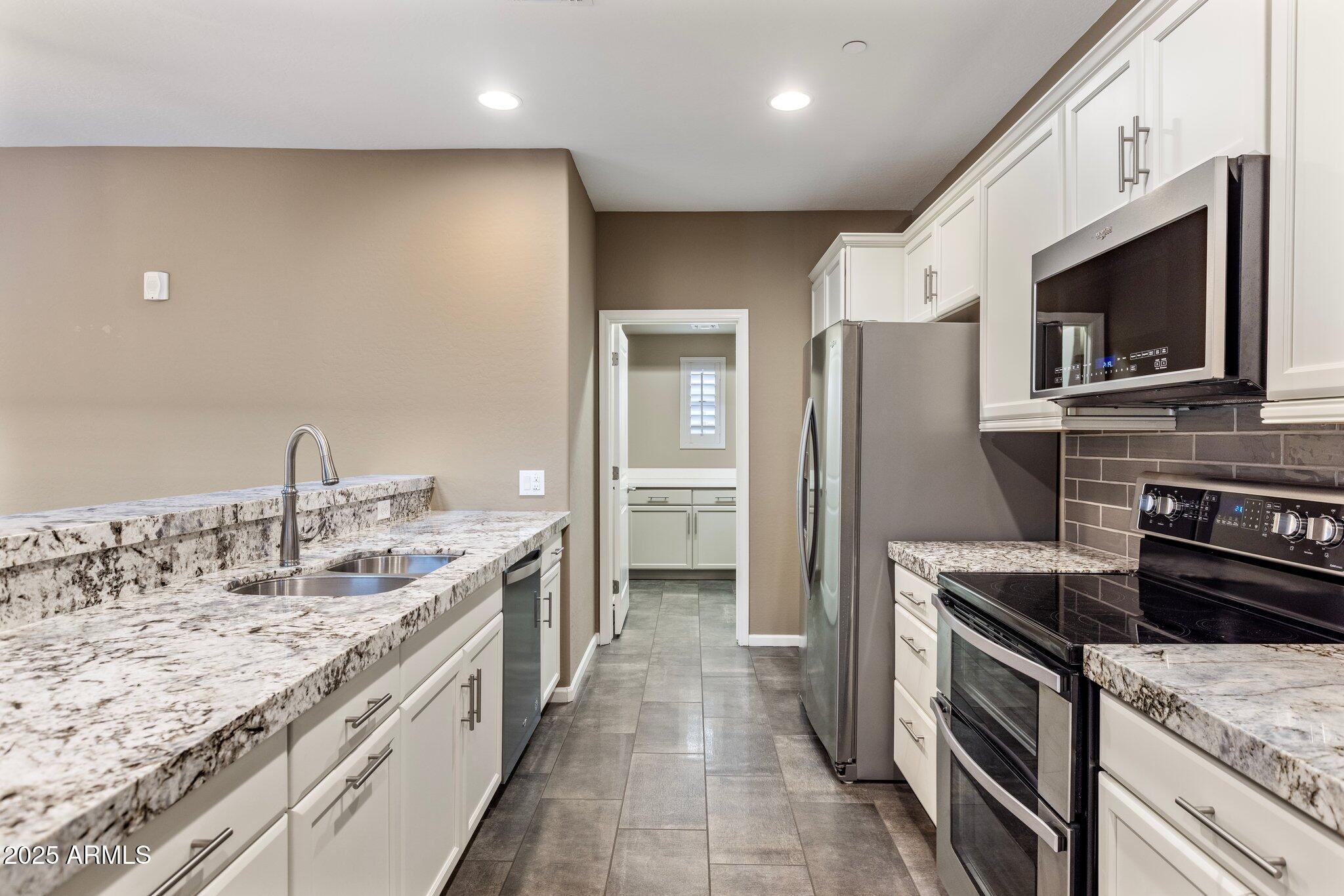 3935 E ROUGH RIDER Road 1368