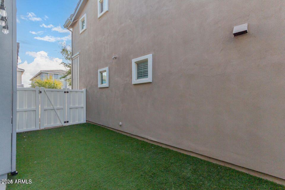 2257 S HENRY Lane