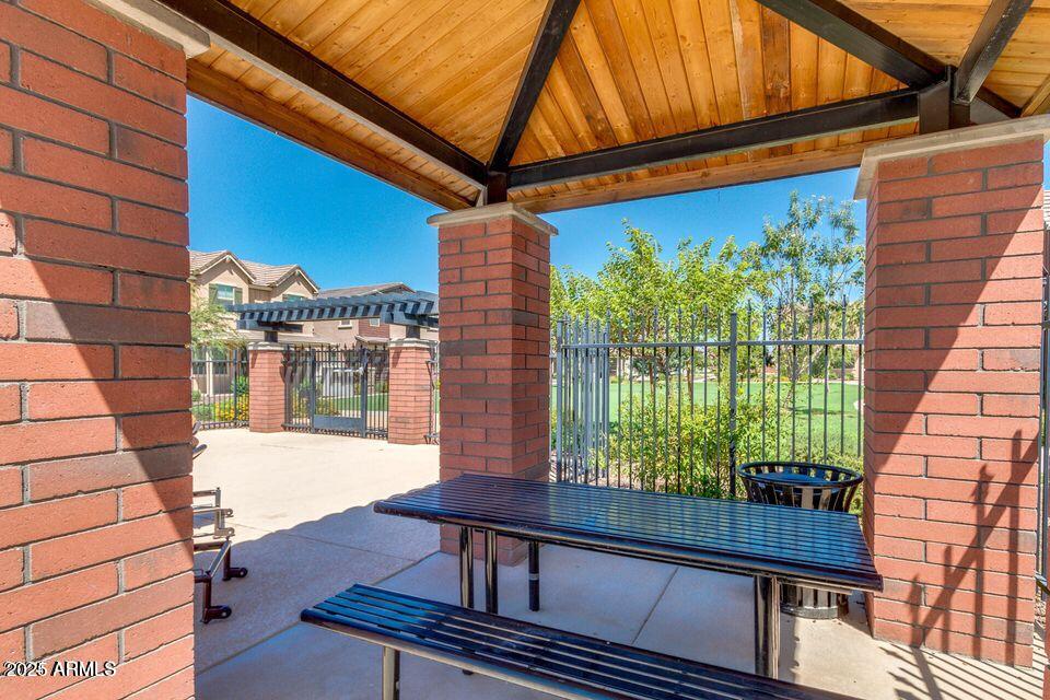 2257 S HENRY Lane
