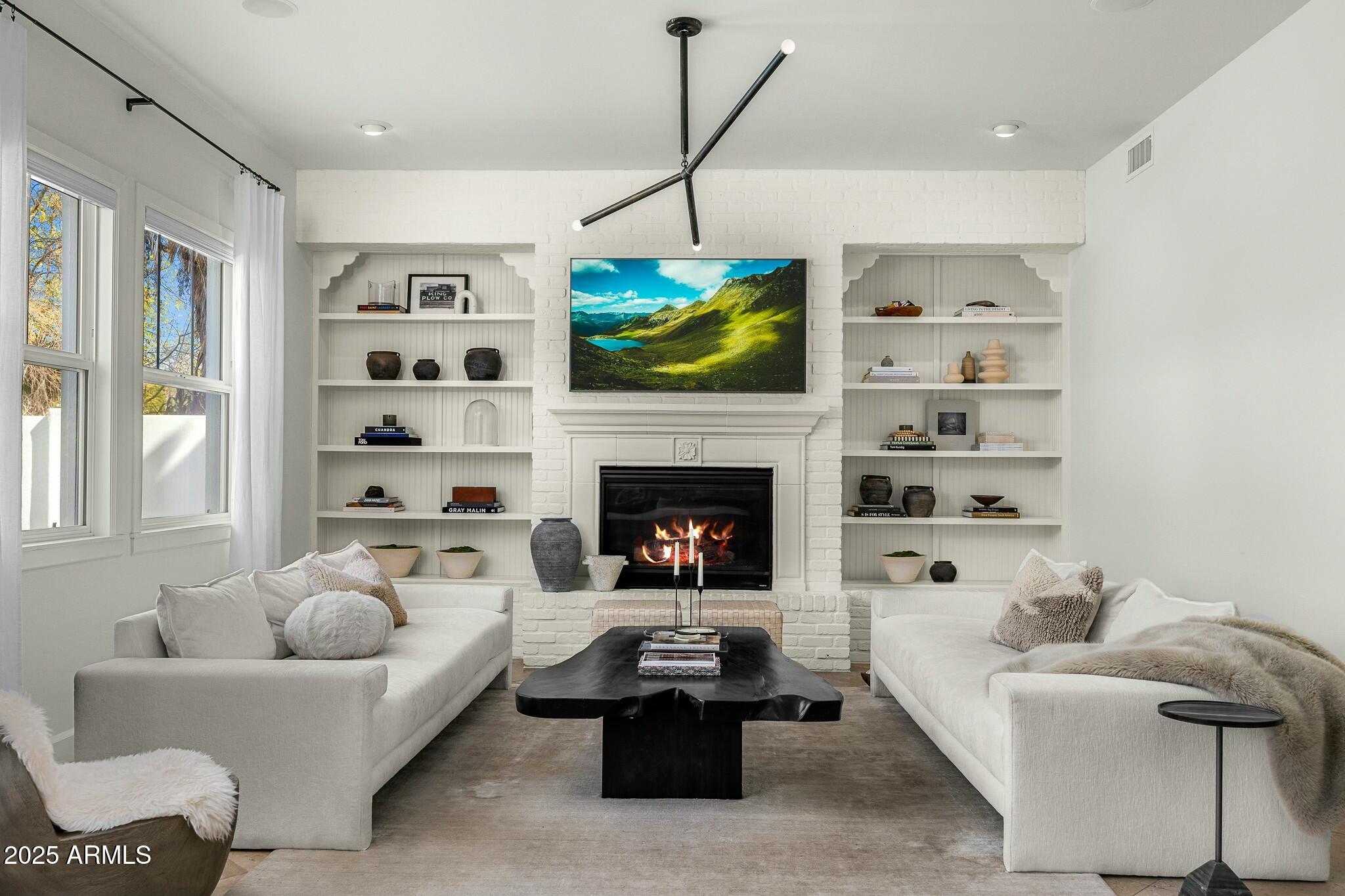 3226 E SELLS Drive