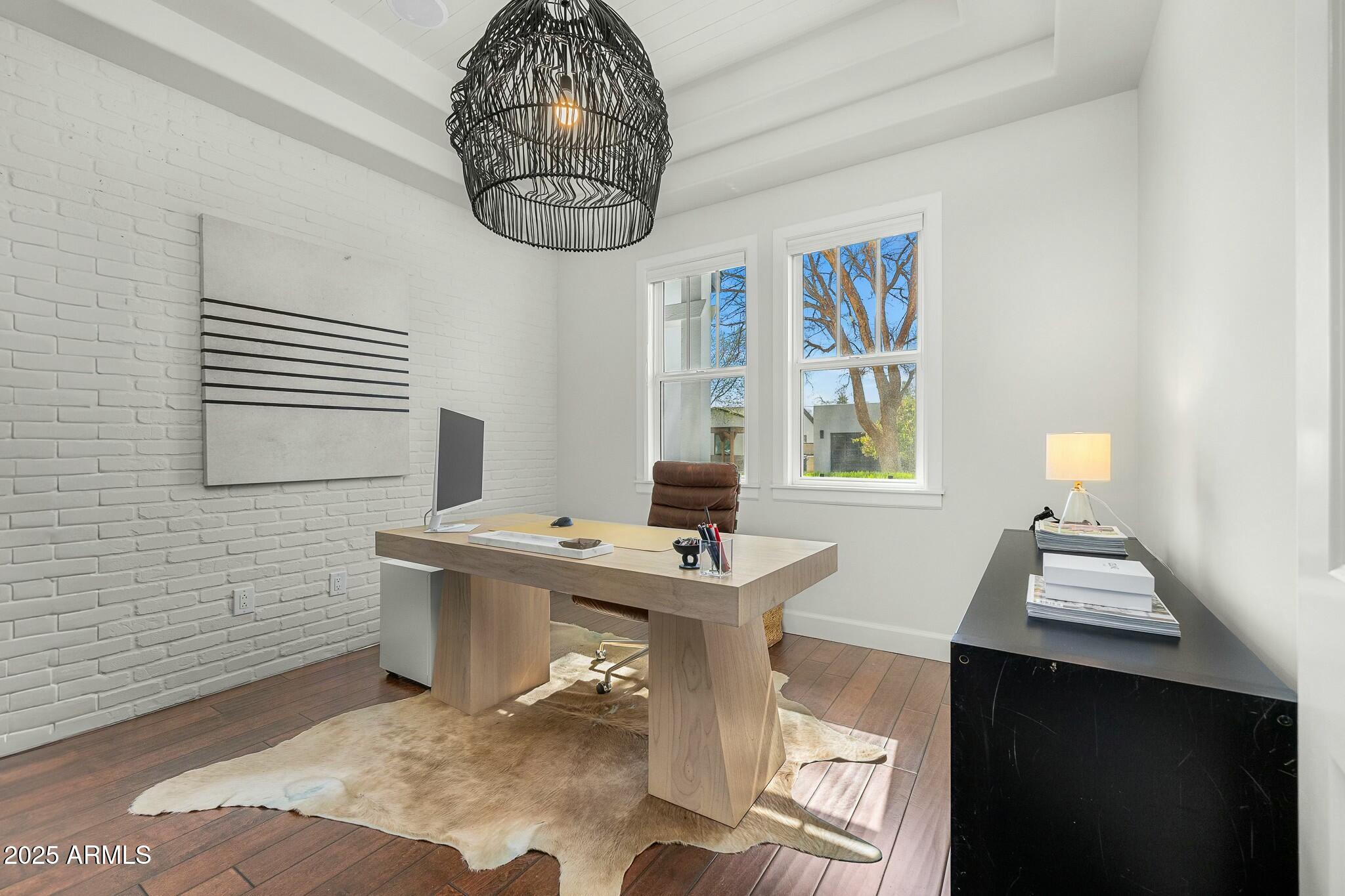 3226 E SELLS Drive