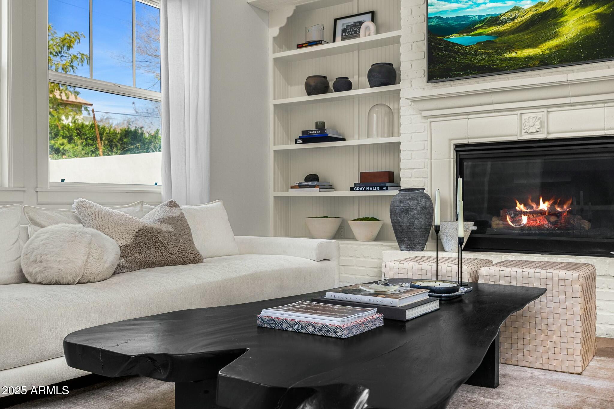 3226 E SELLS Drive