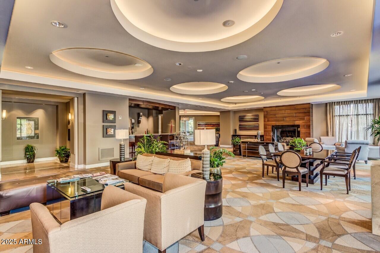 2211 E CAMELBACK Road 601