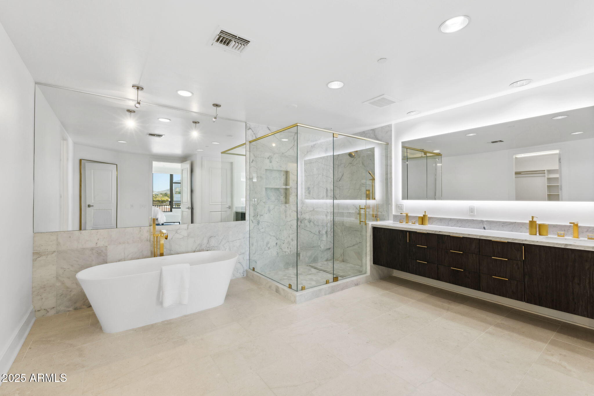 2211 E CAMELBACK Road 601