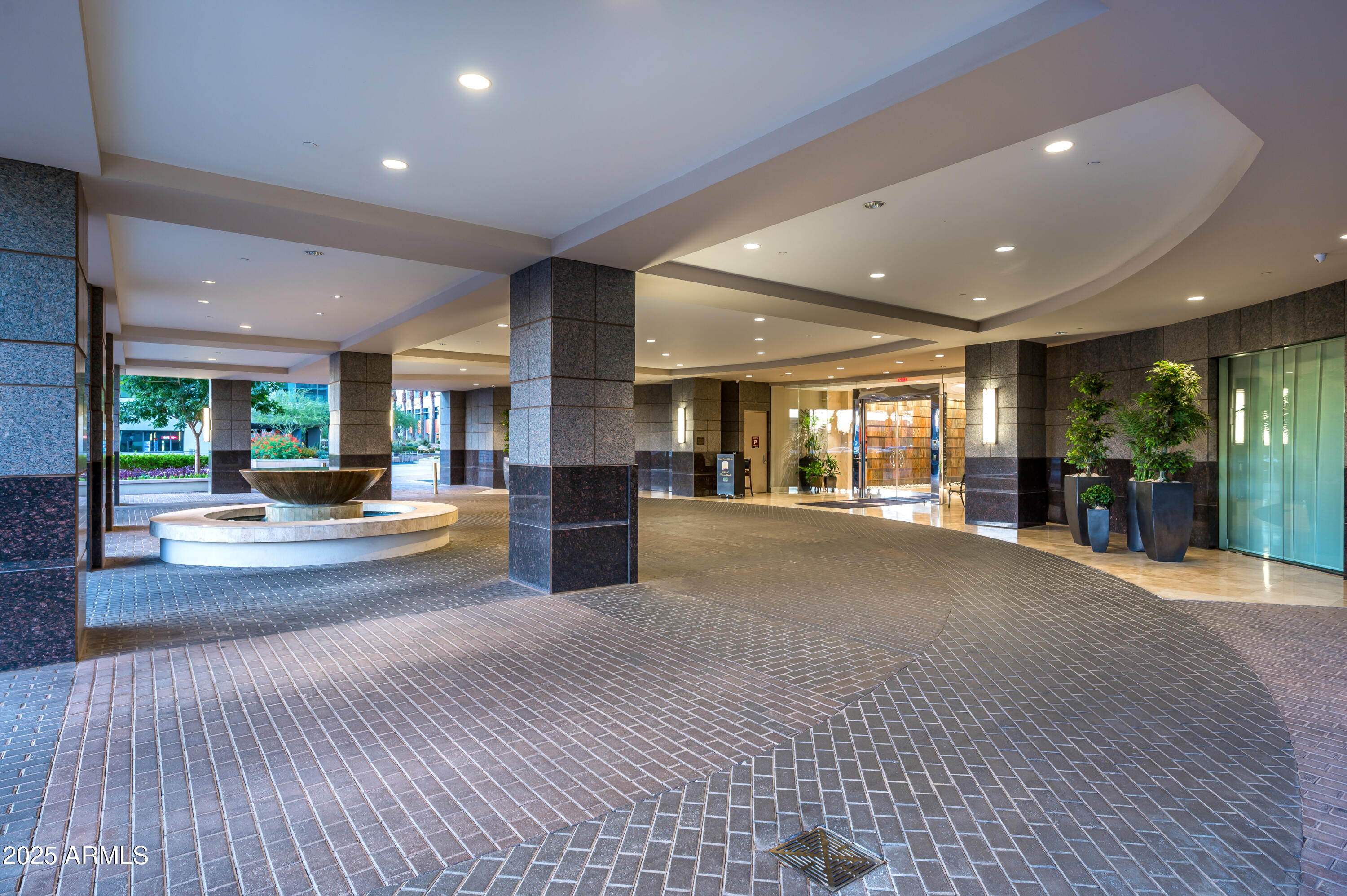 2211 E CAMELBACK Road 601