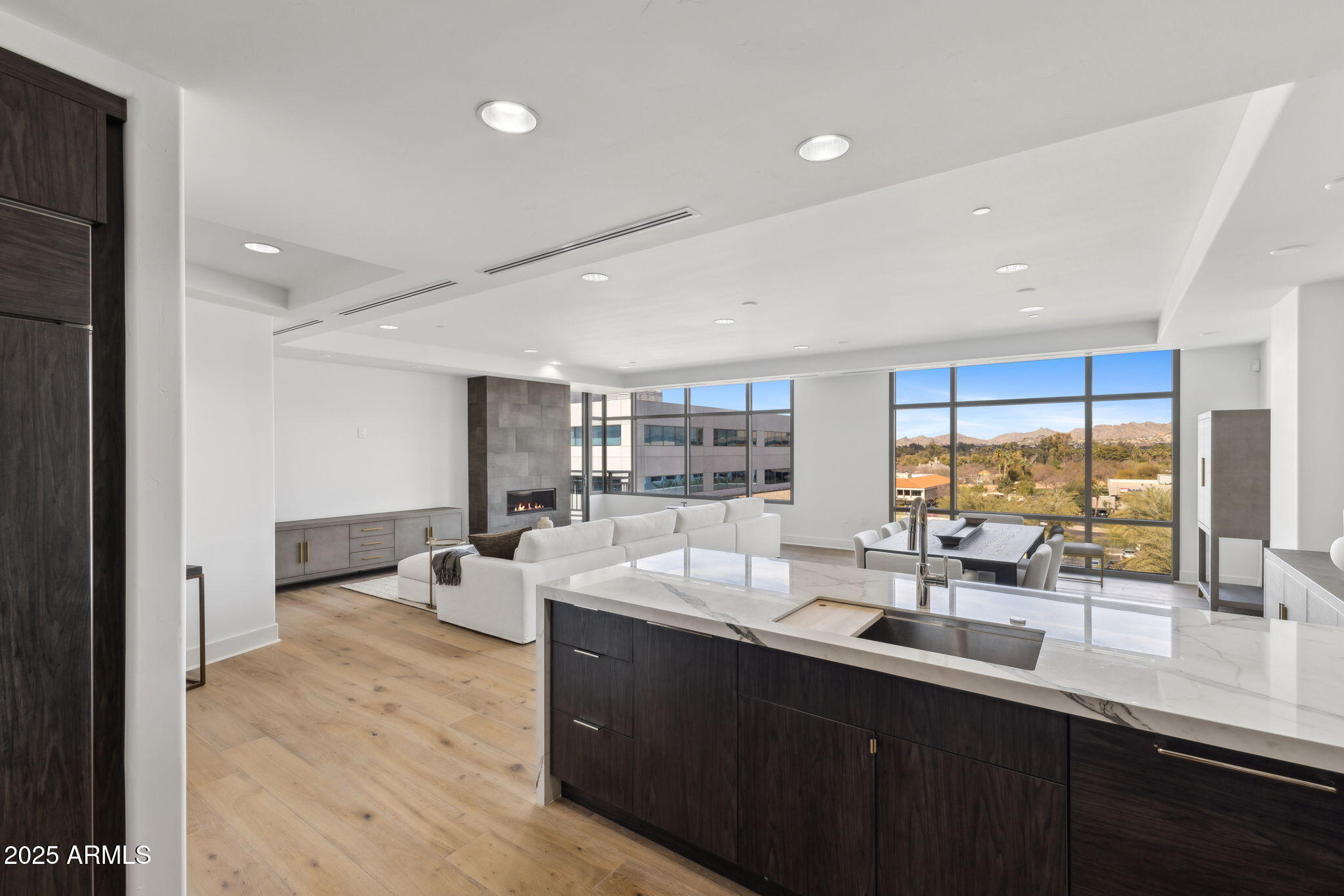 2211 E CAMELBACK Road 601