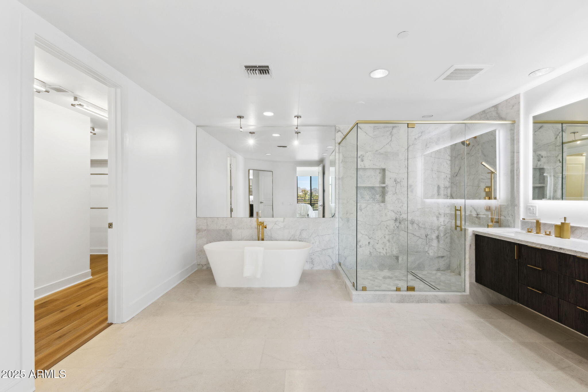 2211 E CAMELBACK Road 601