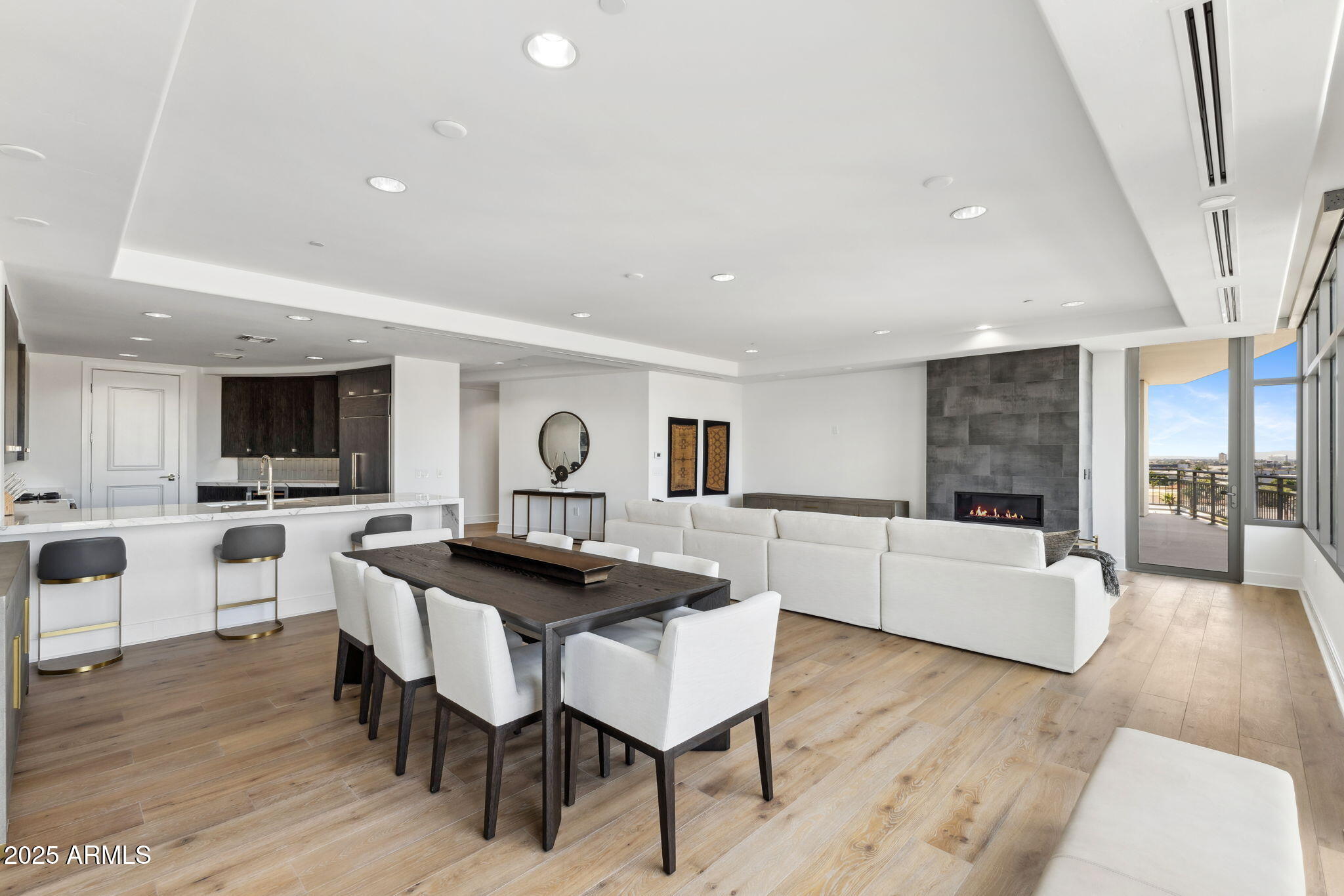 2211 E CAMELBACK Road 601
