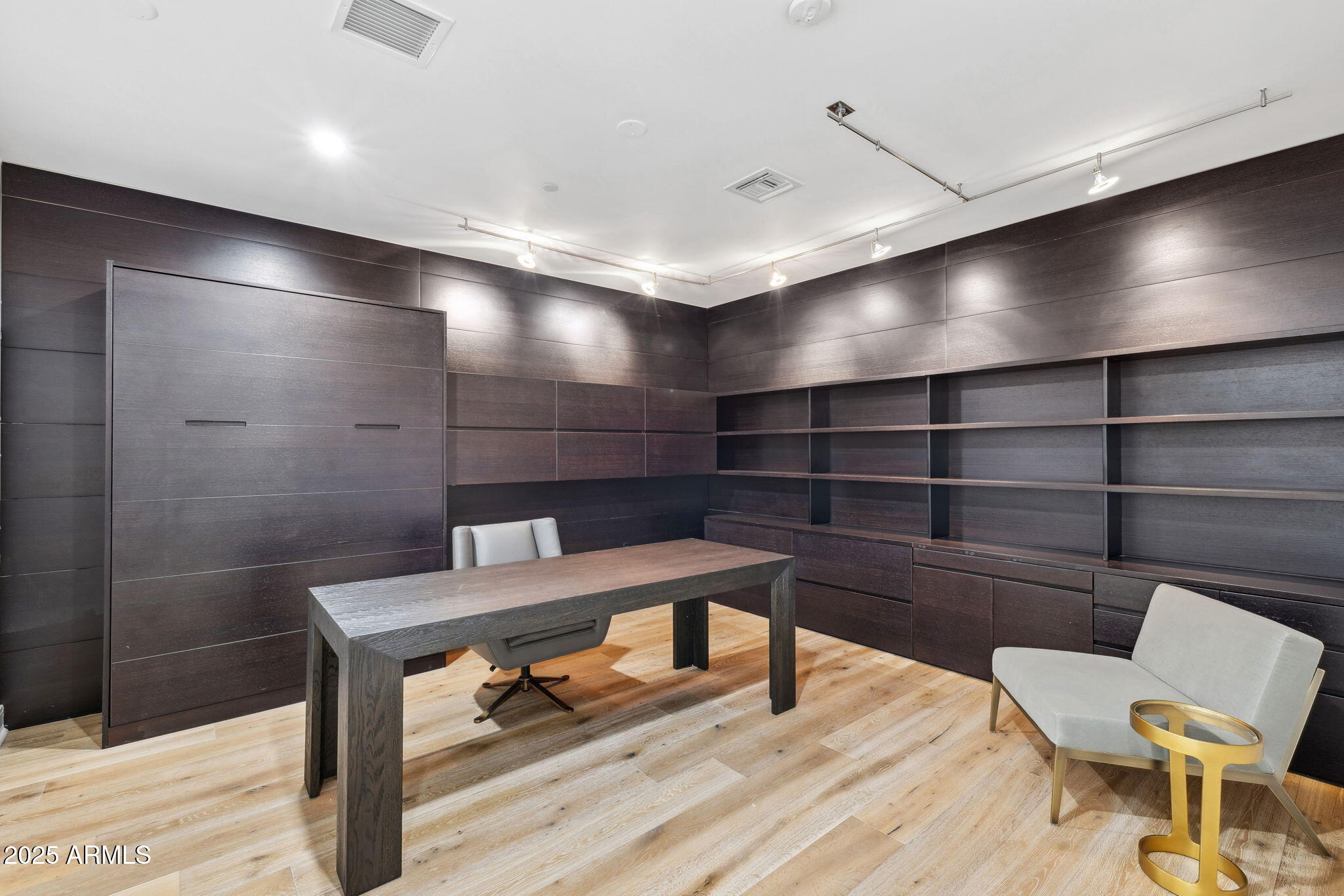 2211 E CAMELBACK Road 601