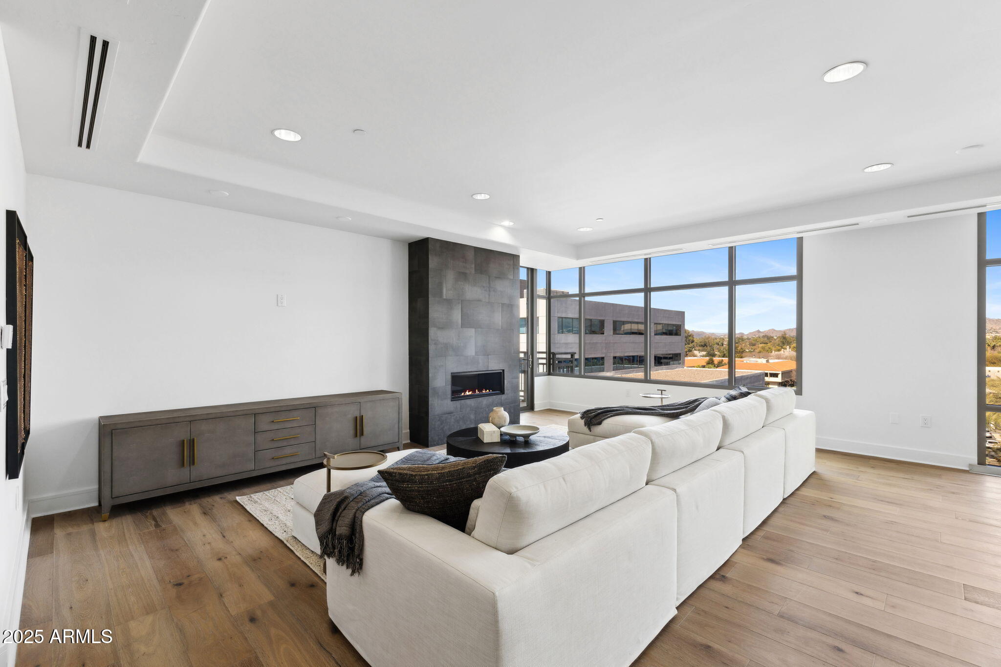 2211 E CAMELBACK Road 601
