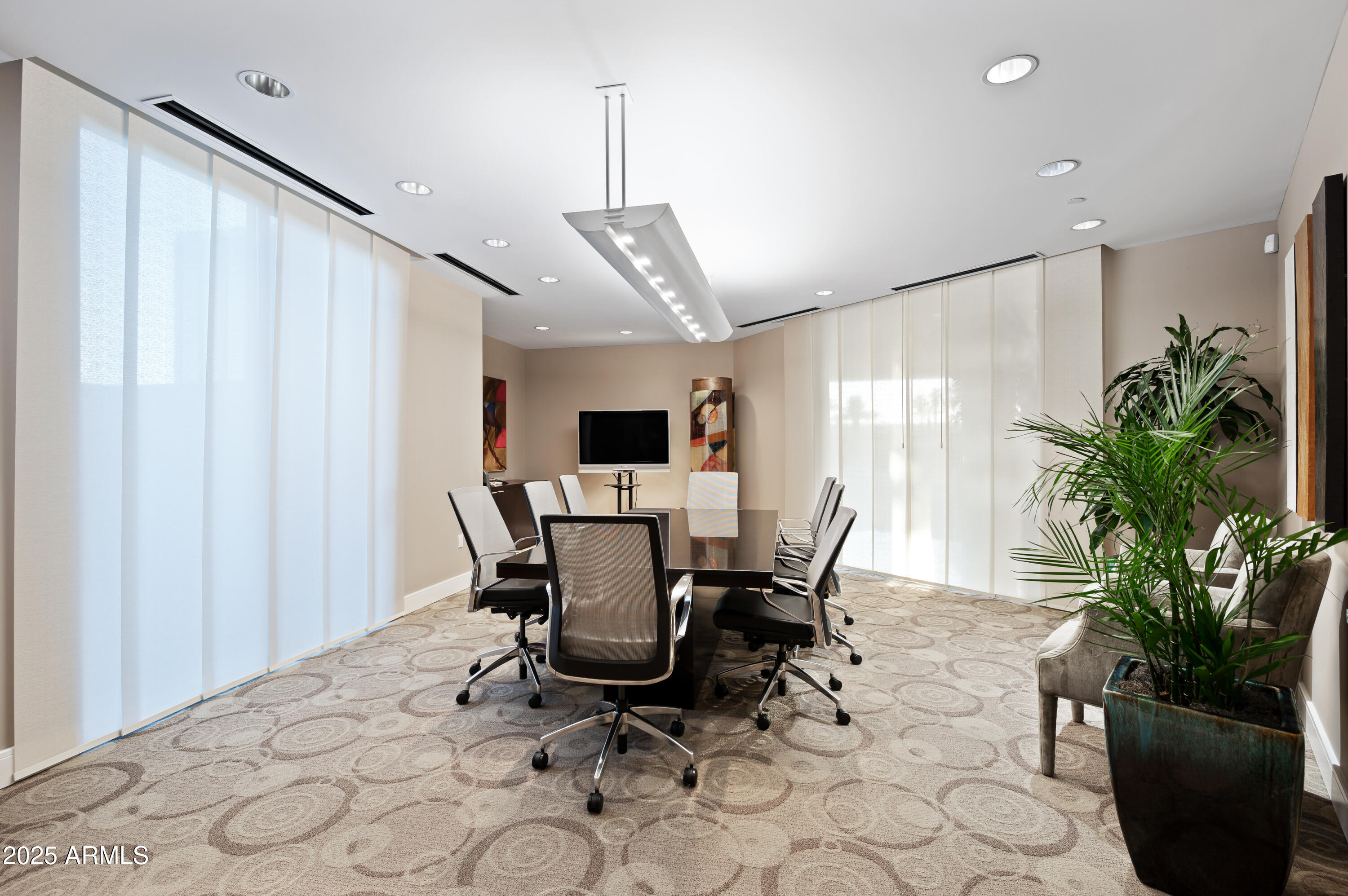 2211 E CAMELBACK Road 601