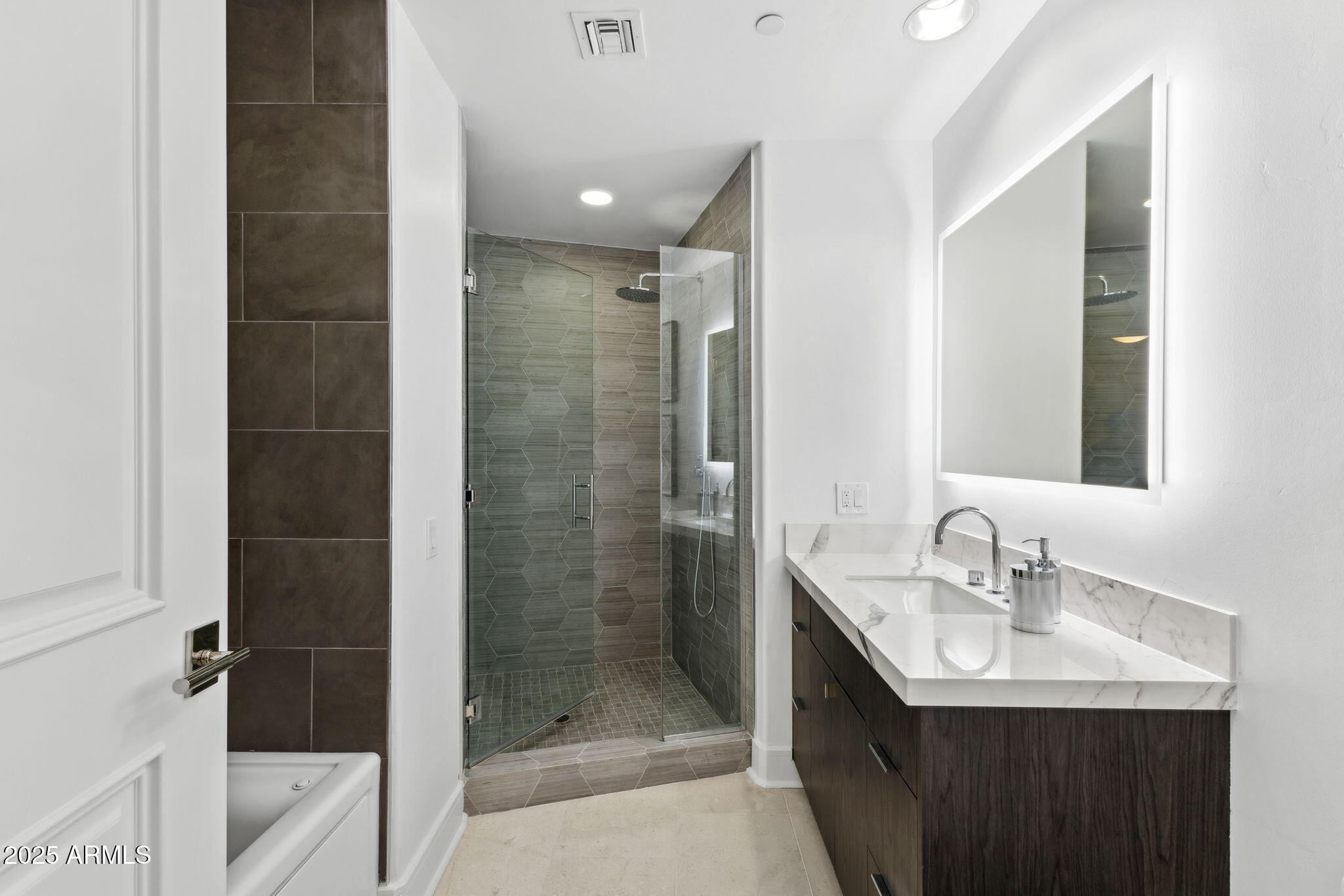 2211 E CAMELBACK Road 601
