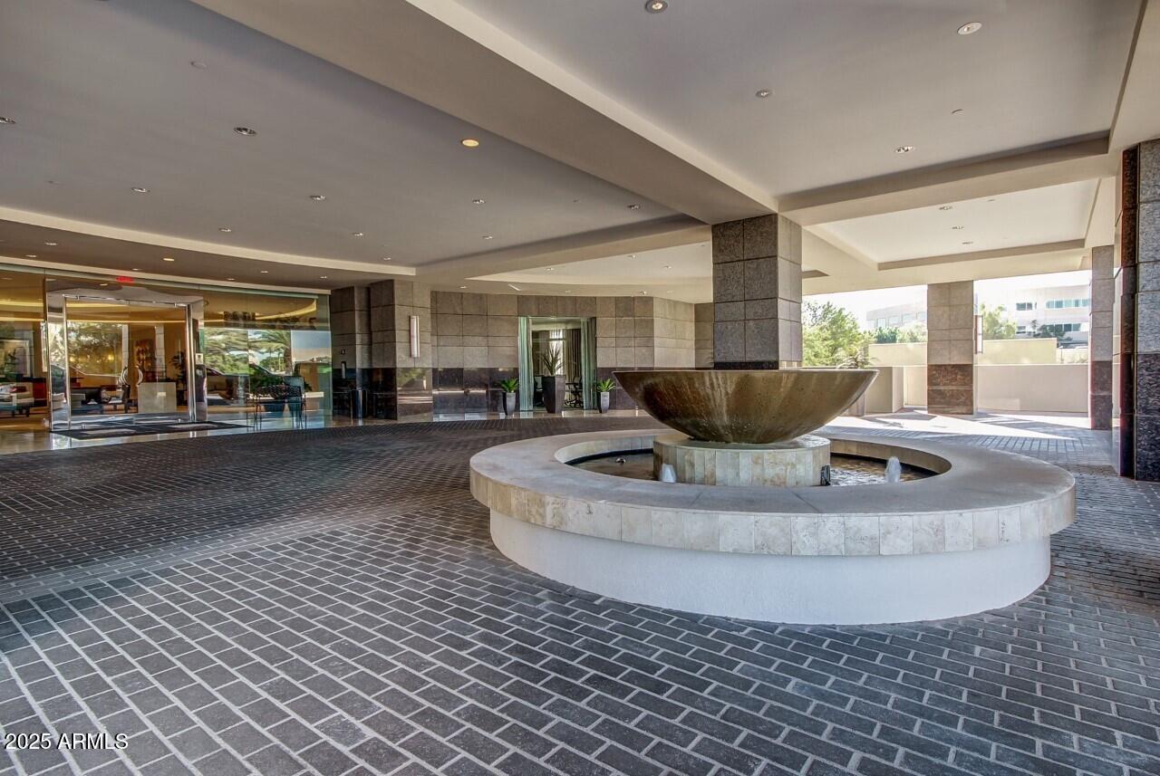 2211 E CAMELBACK Road 601