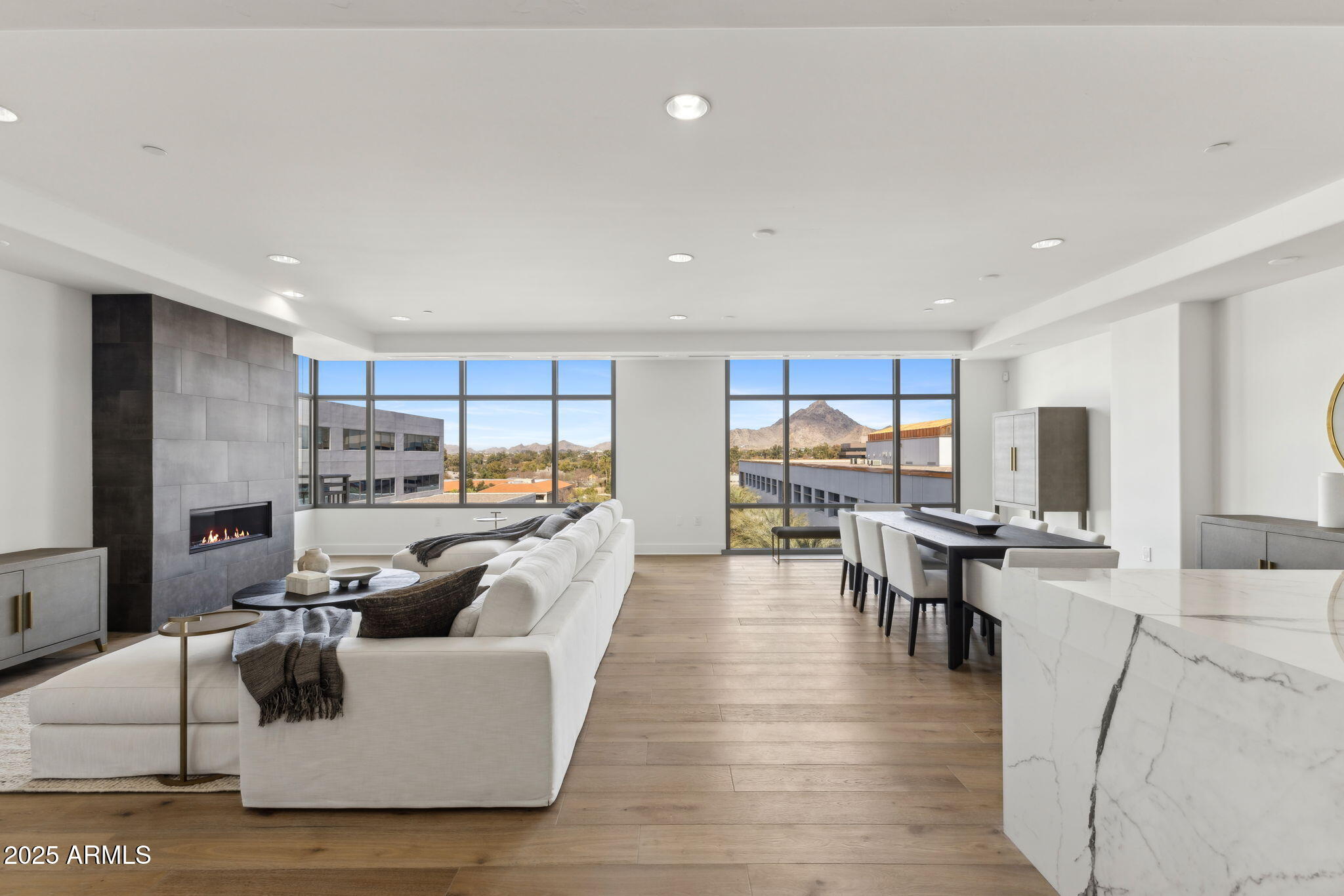 2211 E CAMELBACK Road 601
