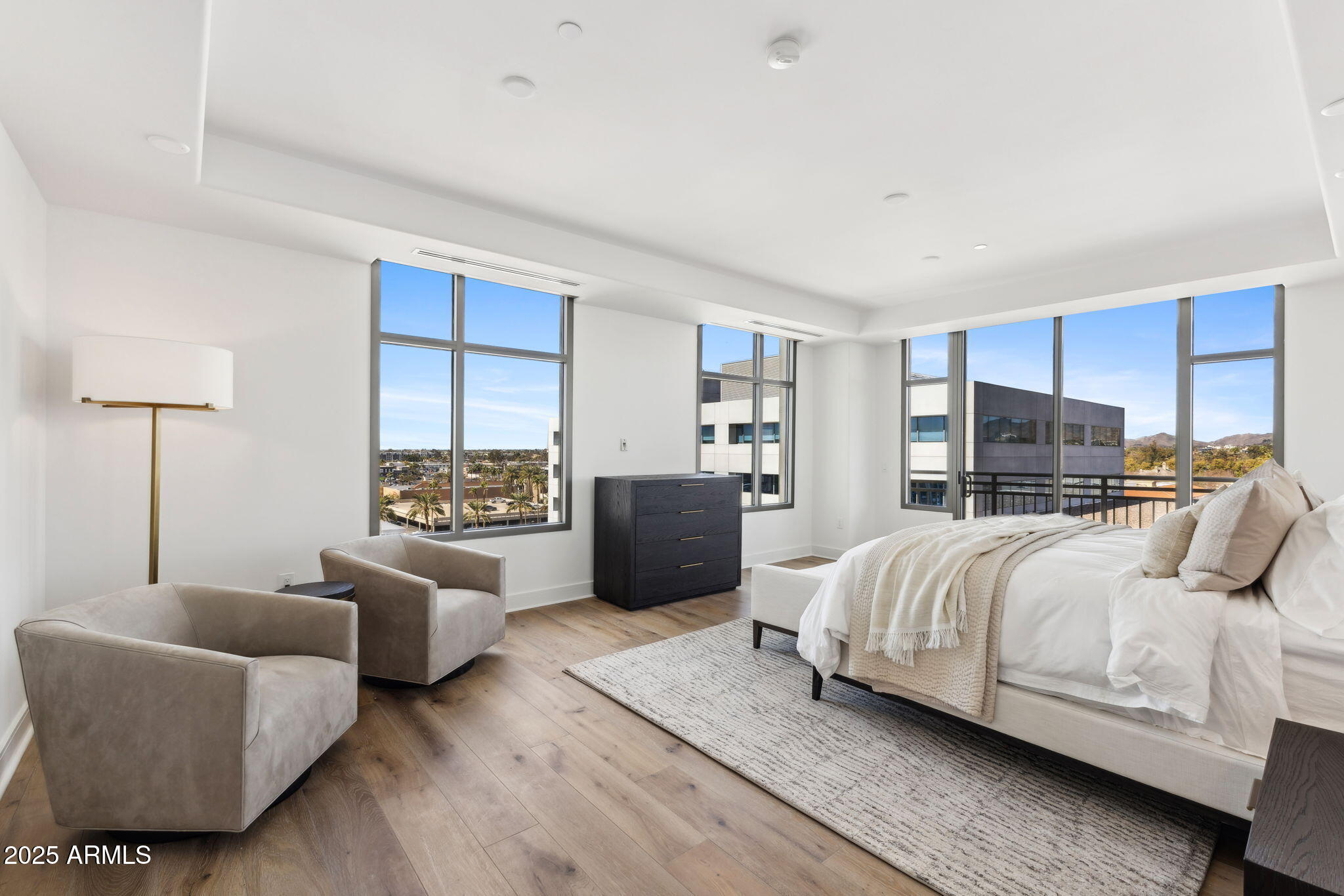 2211 E CAMELBACK Road 601
