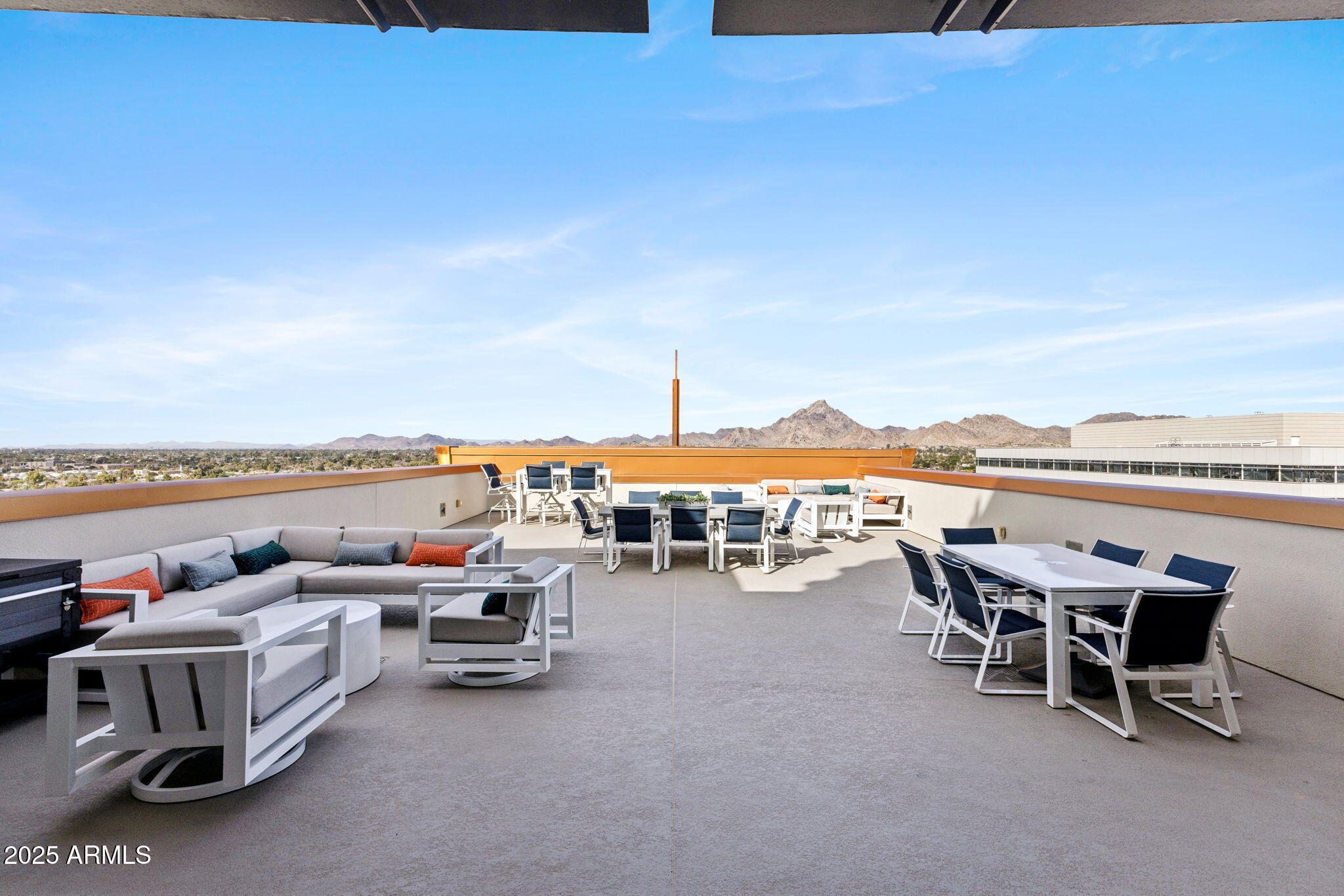 2211 E CAMELBACK Road 601