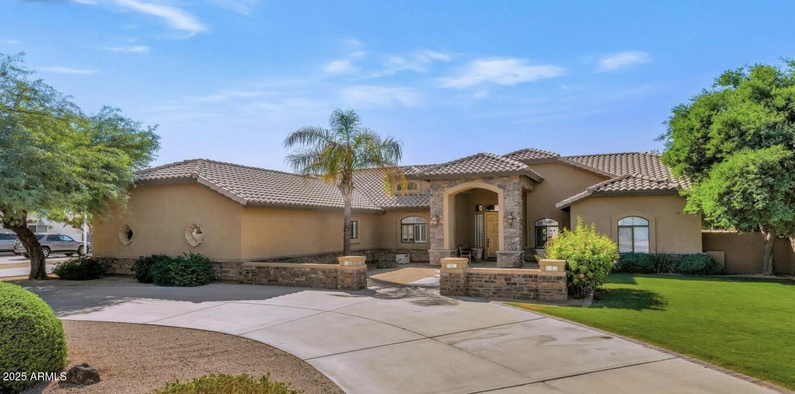 4815 W DESERT HOLLOW Drive