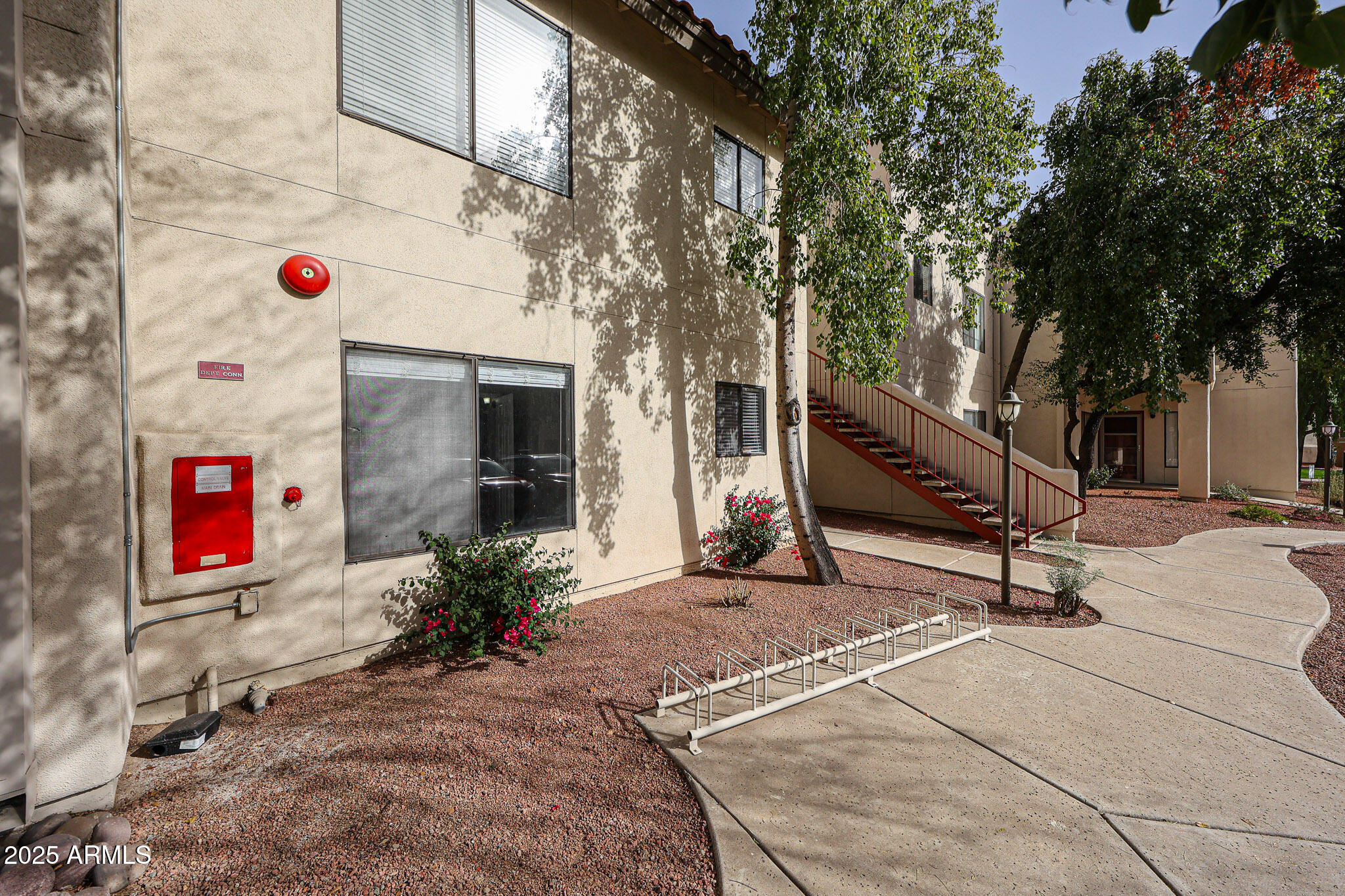 750 E NORTHERN Avenue 1079