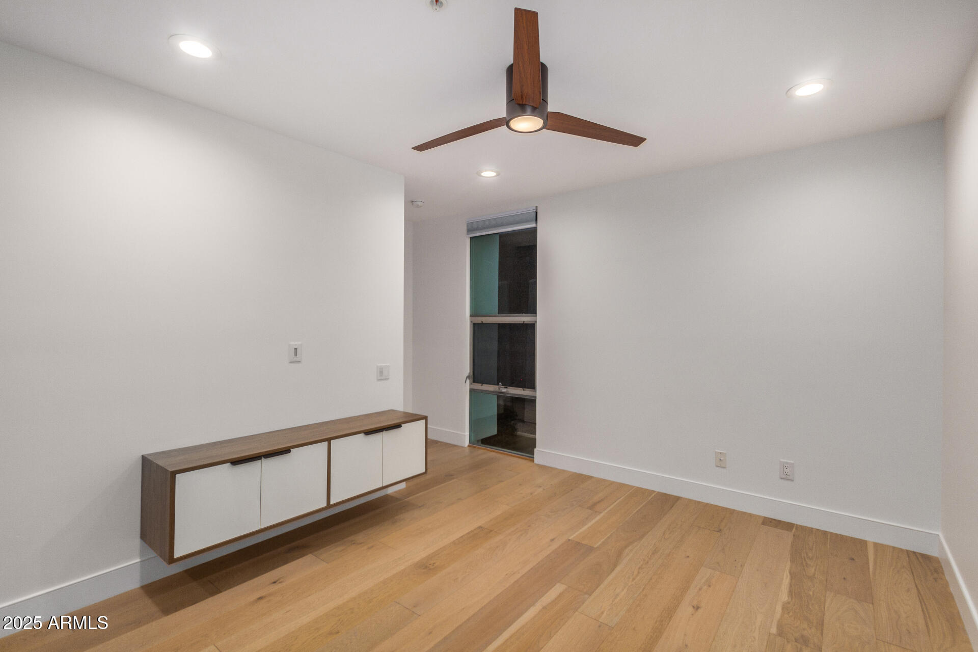 7047 E EARLL Drive 1002