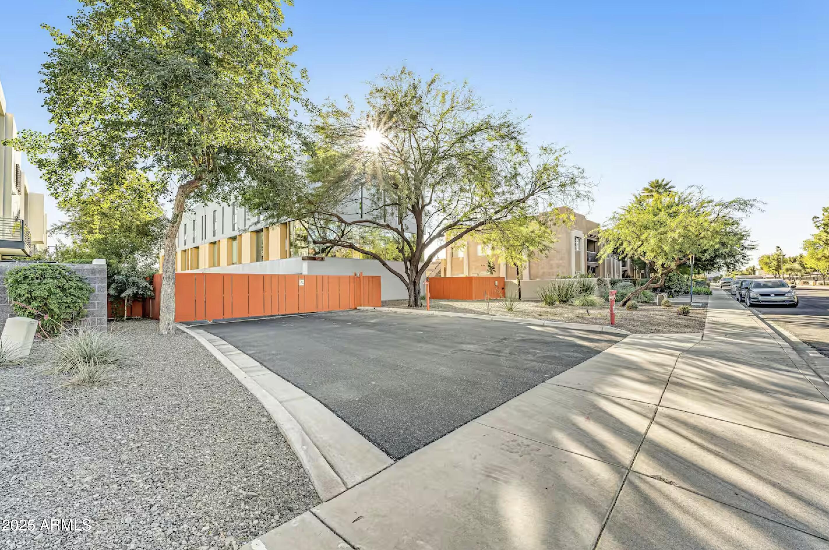7047 E EARLL Drive 1002