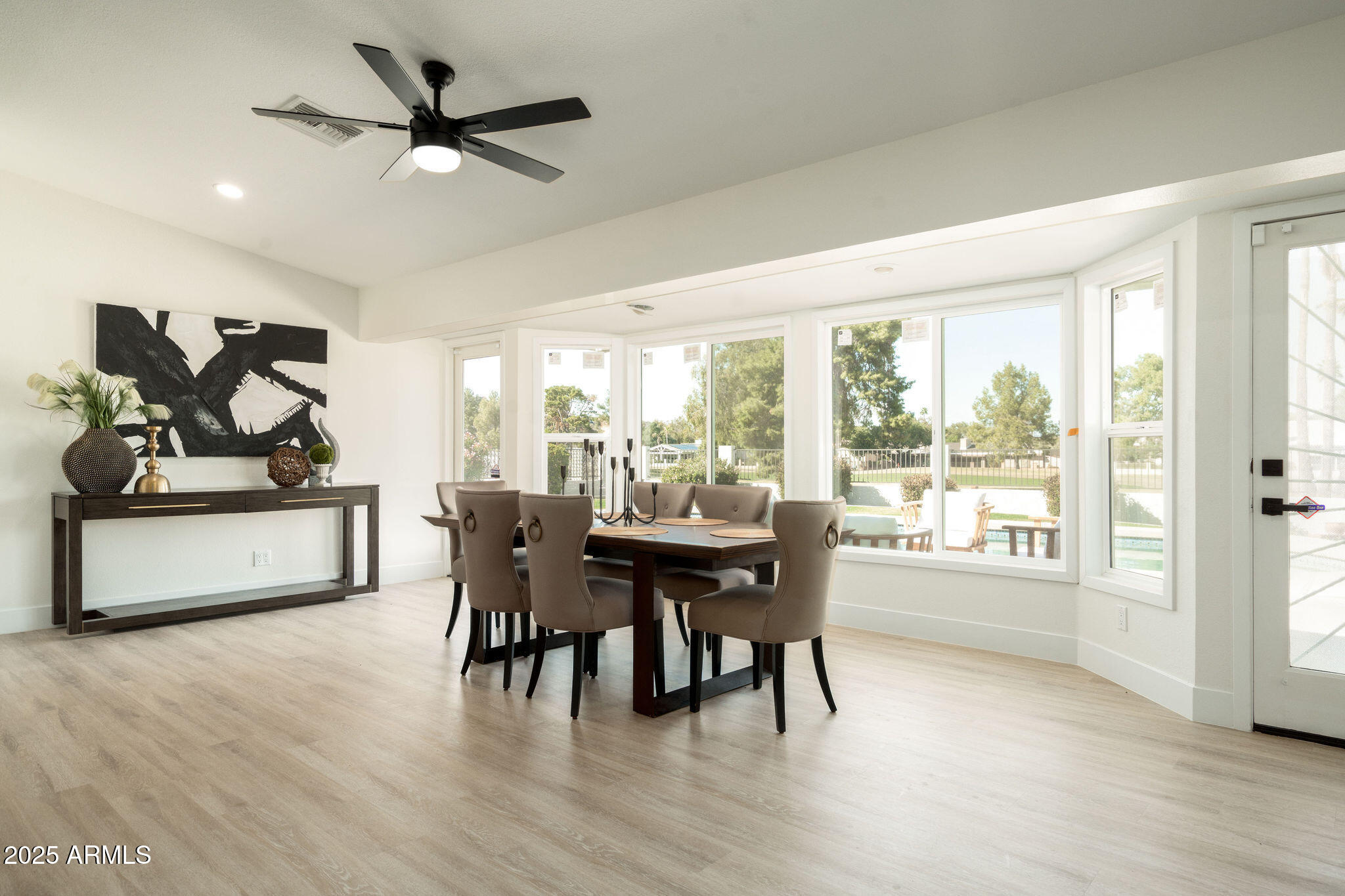 120 W THUNDERBIRD Road