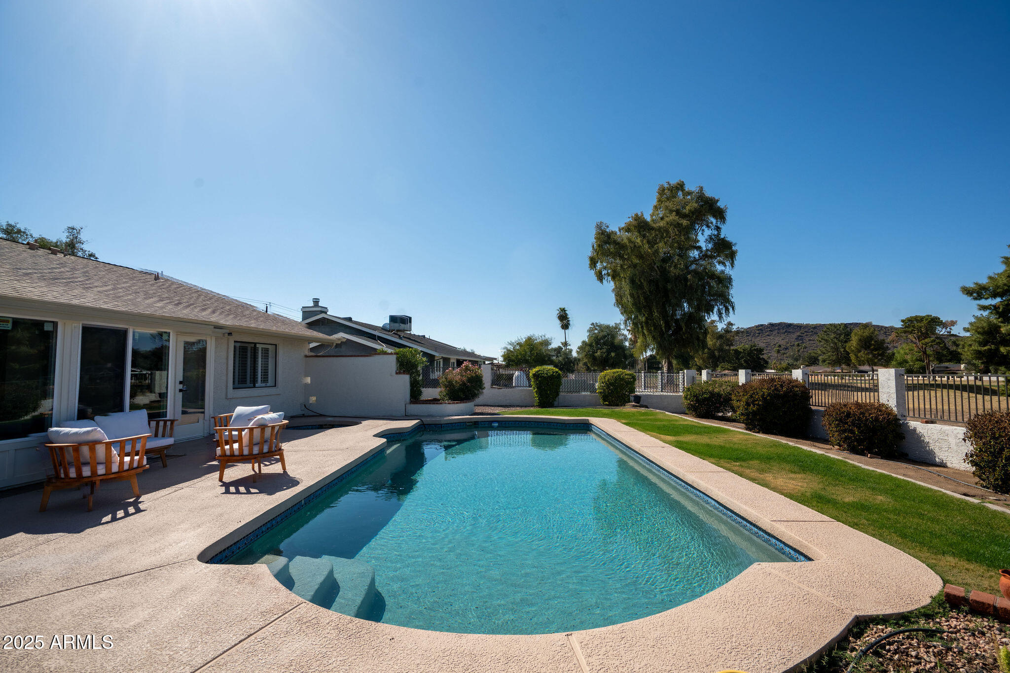 120 W THUNDERBIRD Road