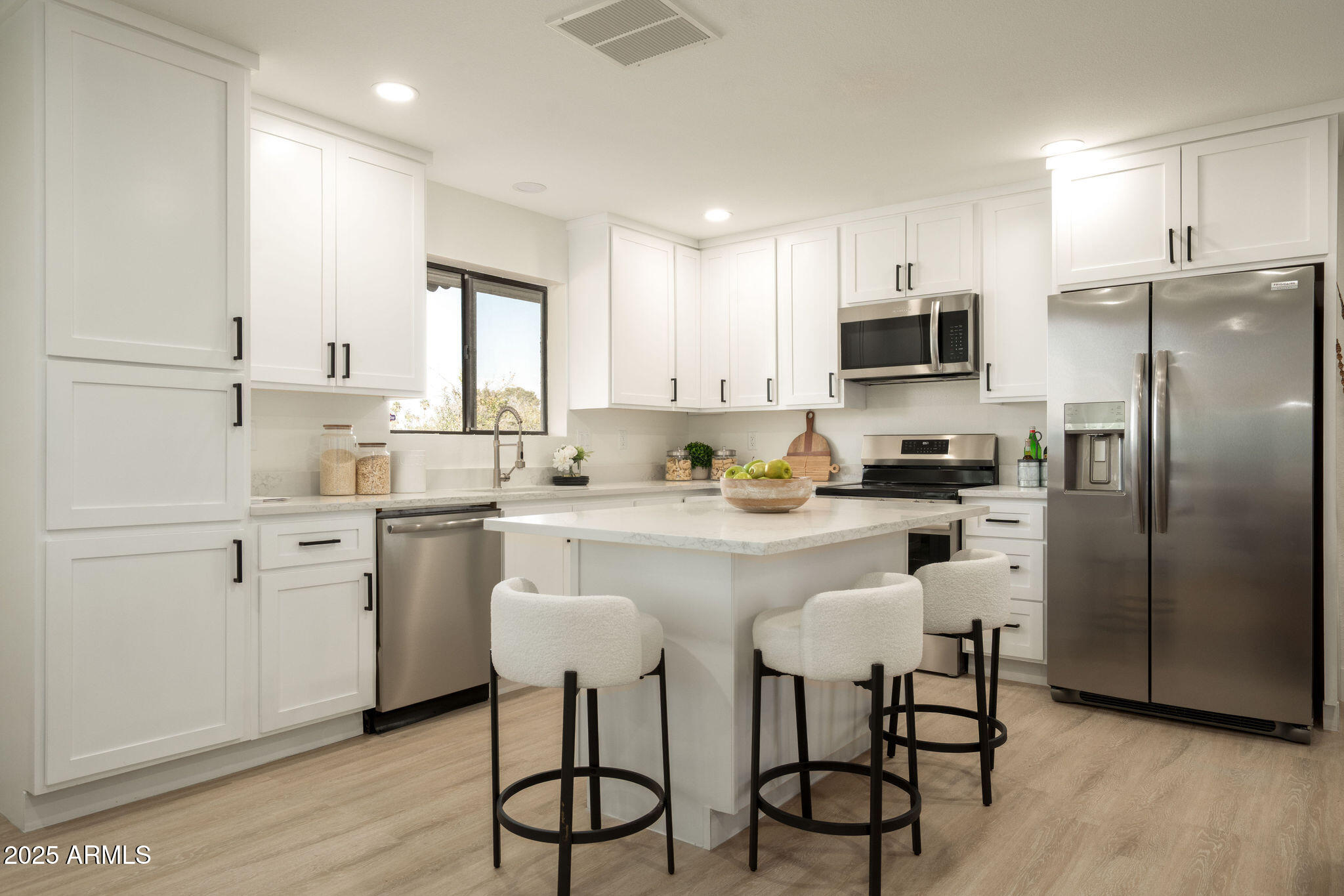 120 W THUNDERBIRD Road