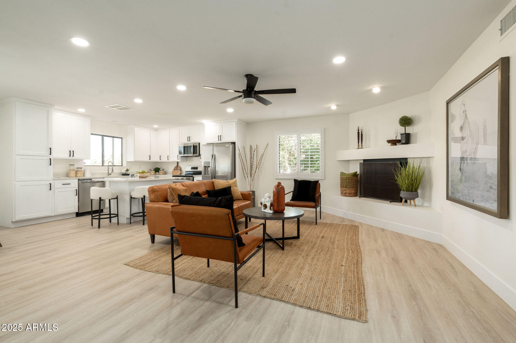 120 W THUNDERBIRD Road