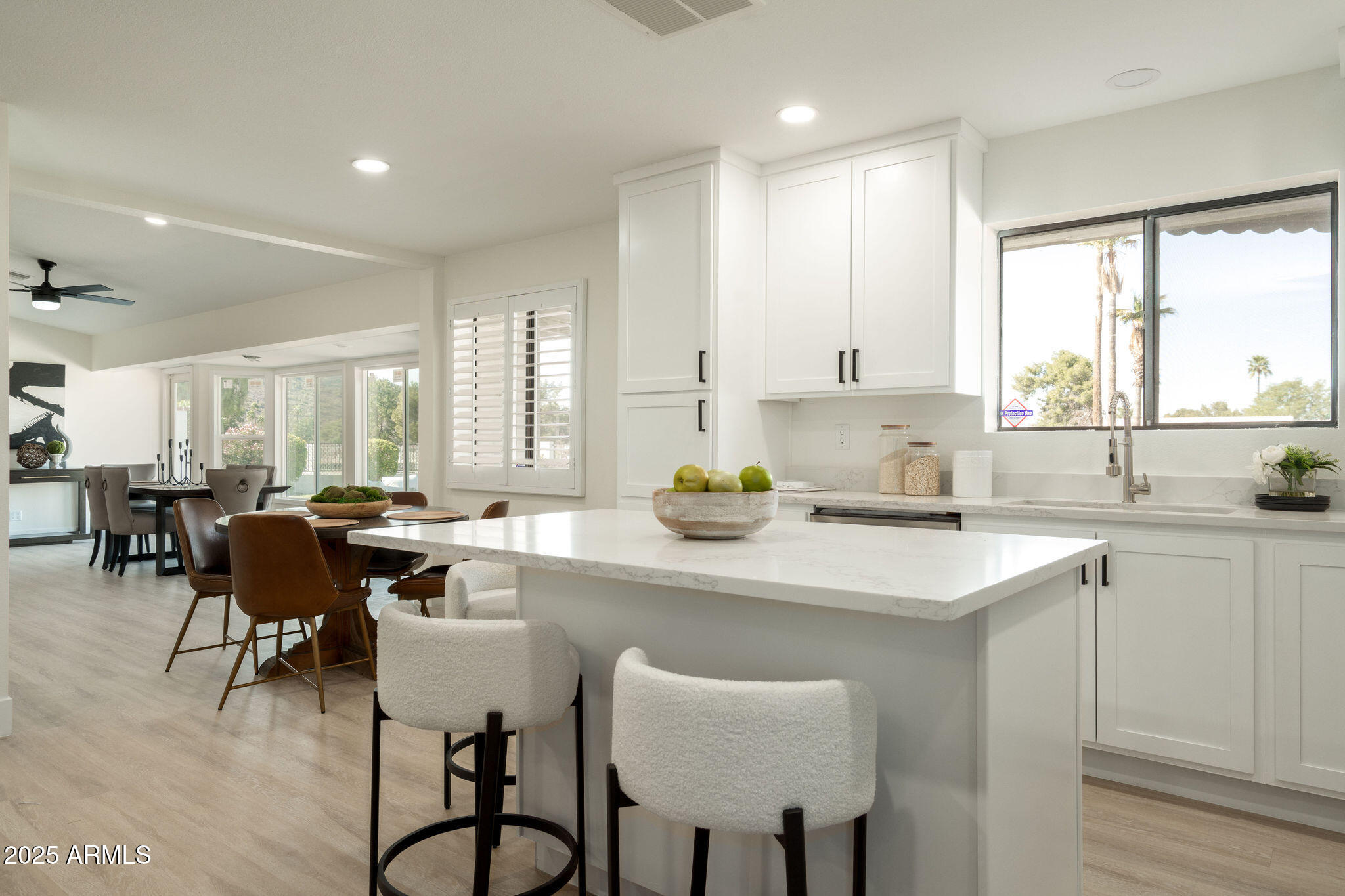 120 W THUNDERBIRD Road