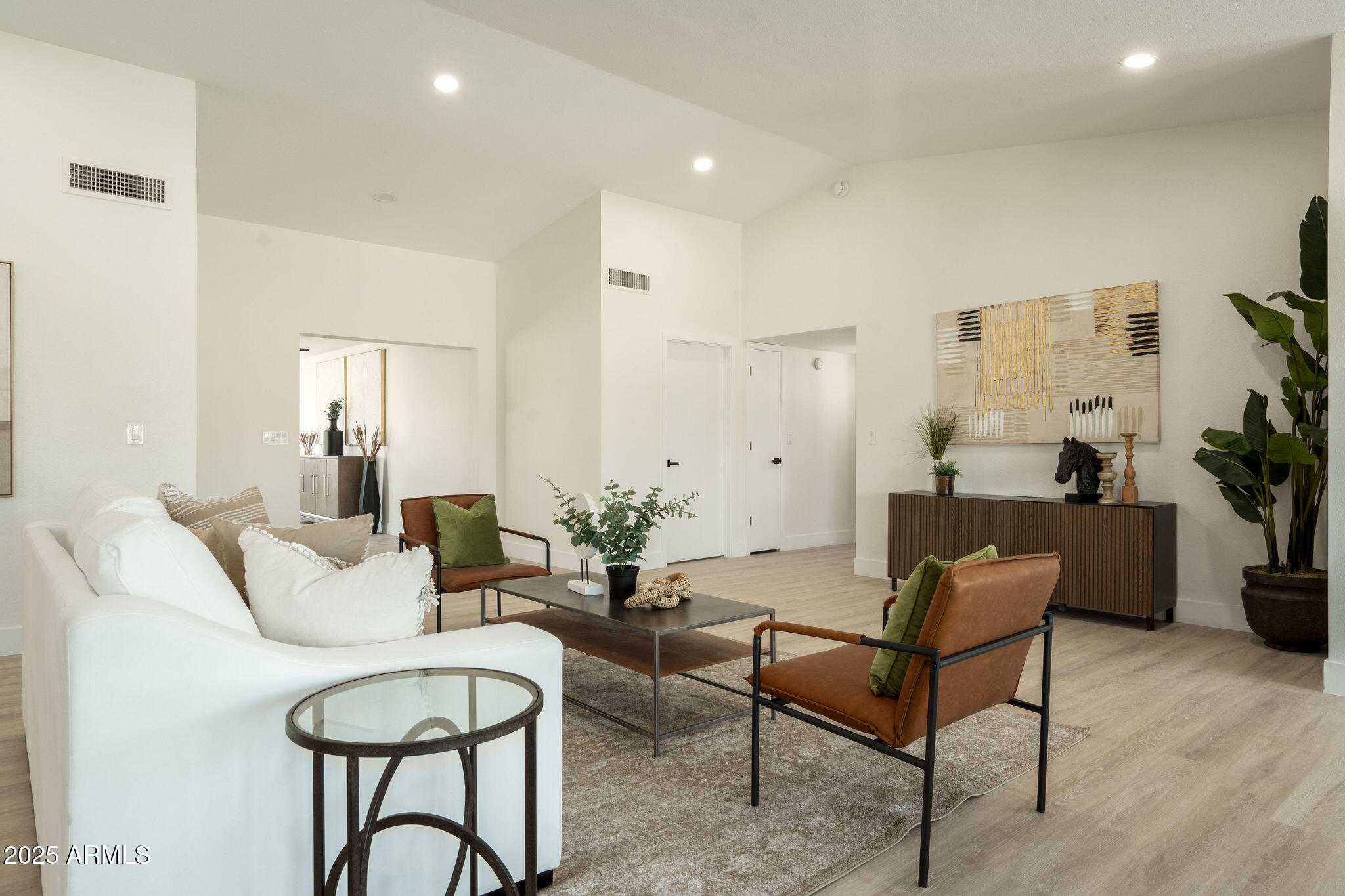 120 W THUNDERBIRD Road