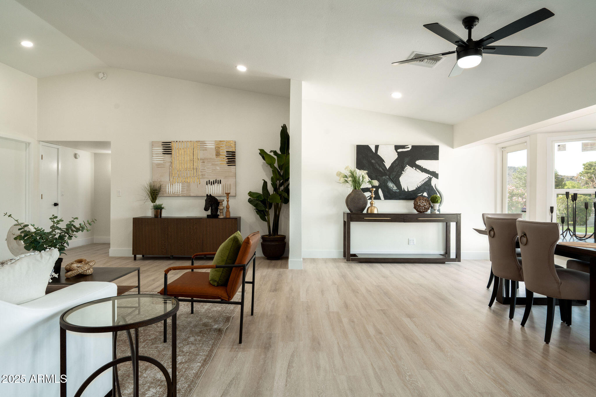 120 W THUNDERBIRD Road