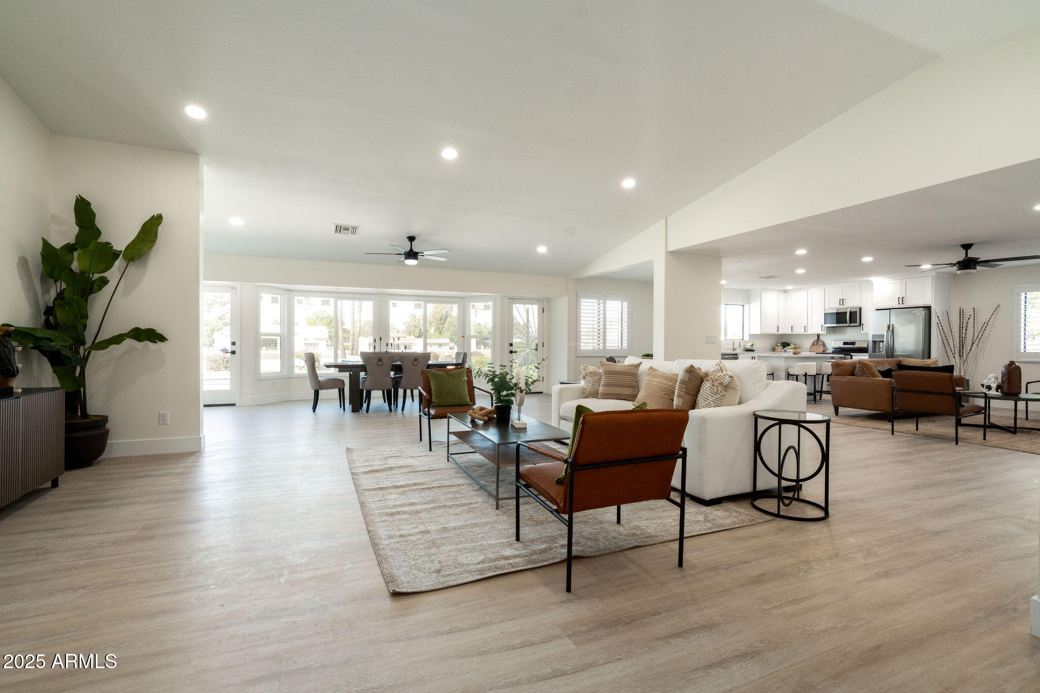 120 W THUNDERBIRD Road
