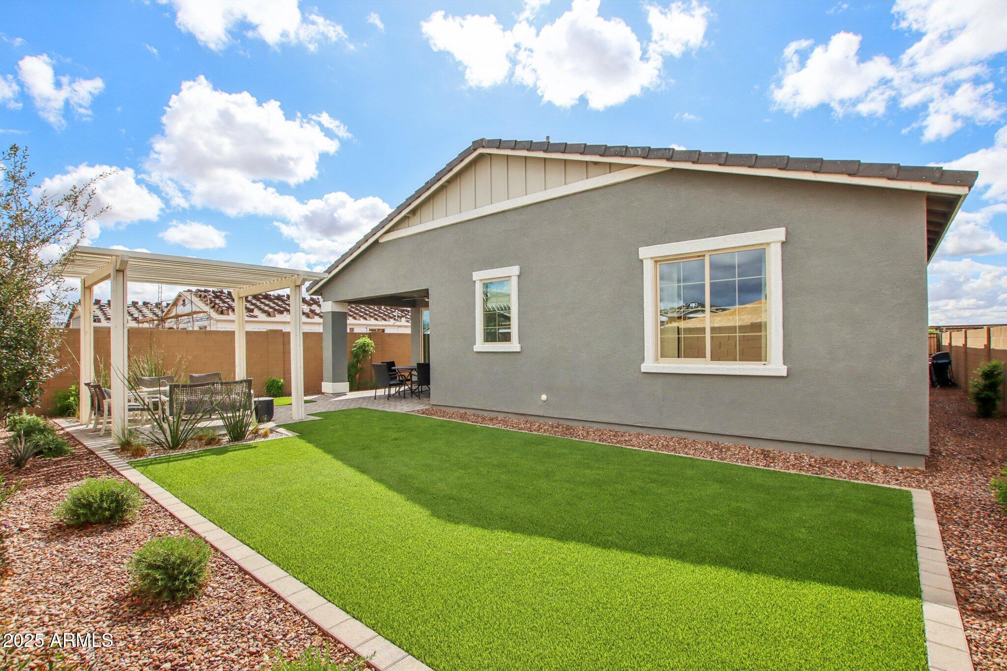 22808 E ROUNDUP Way