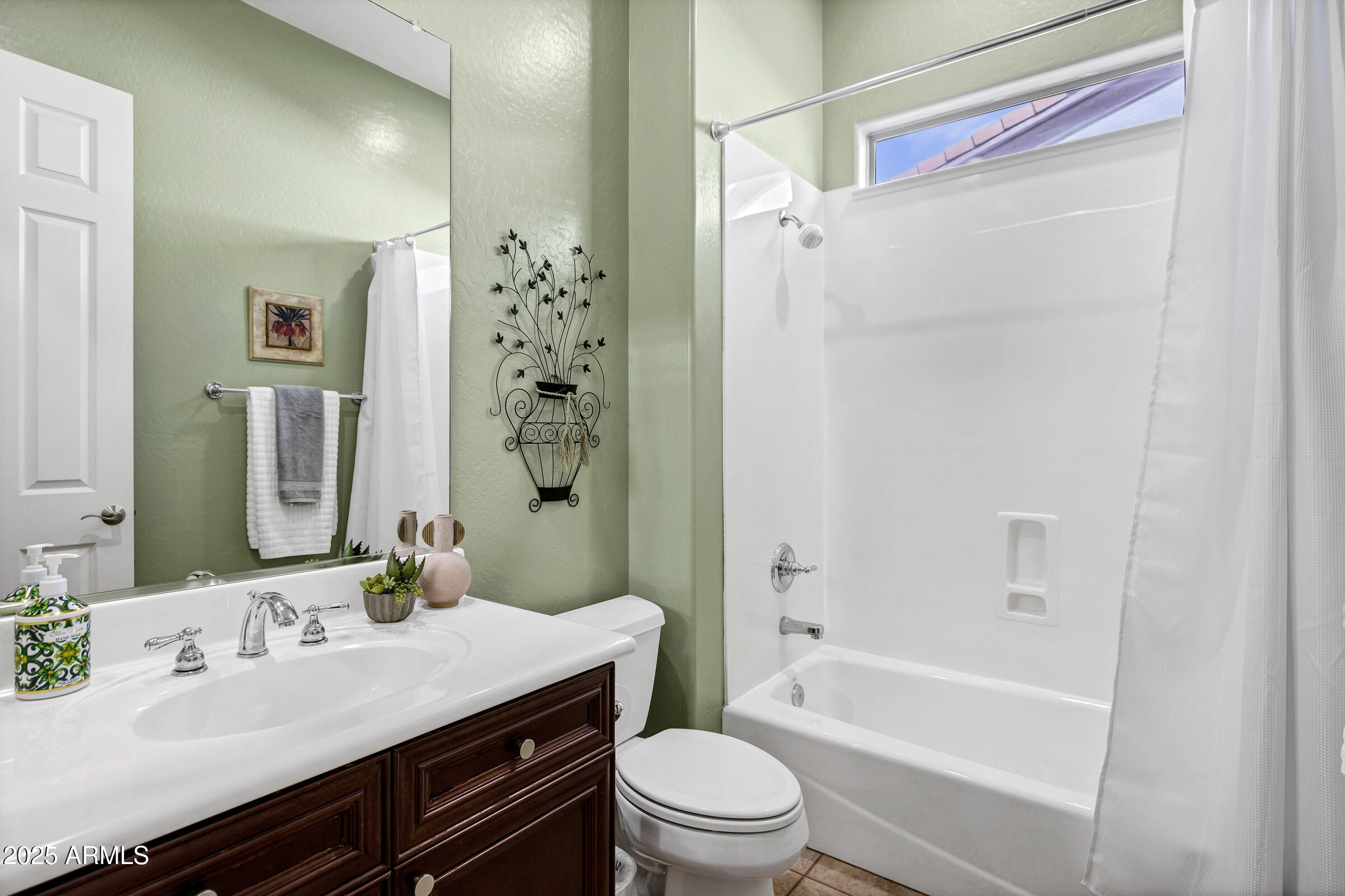 4618 E CARRIAGE Court