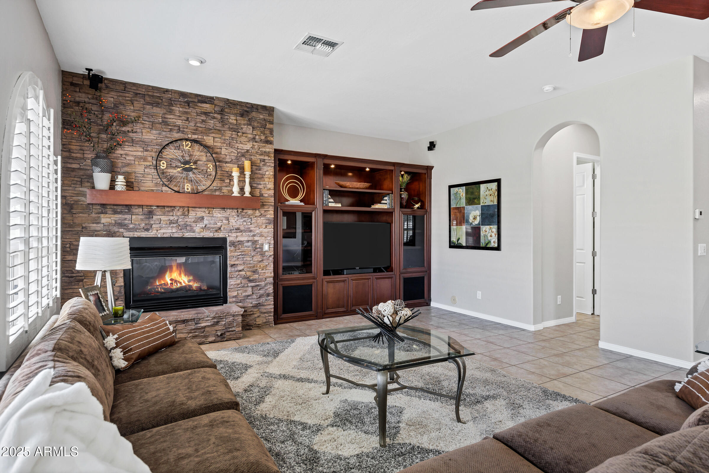 4618 E CARRIAGE Court