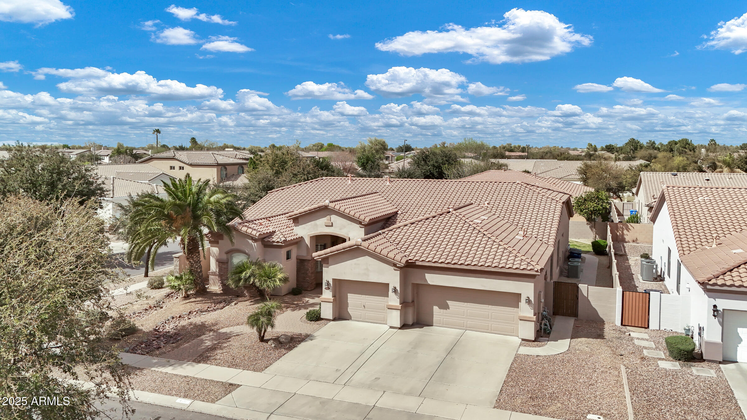 4618 E CARRIAGE Court