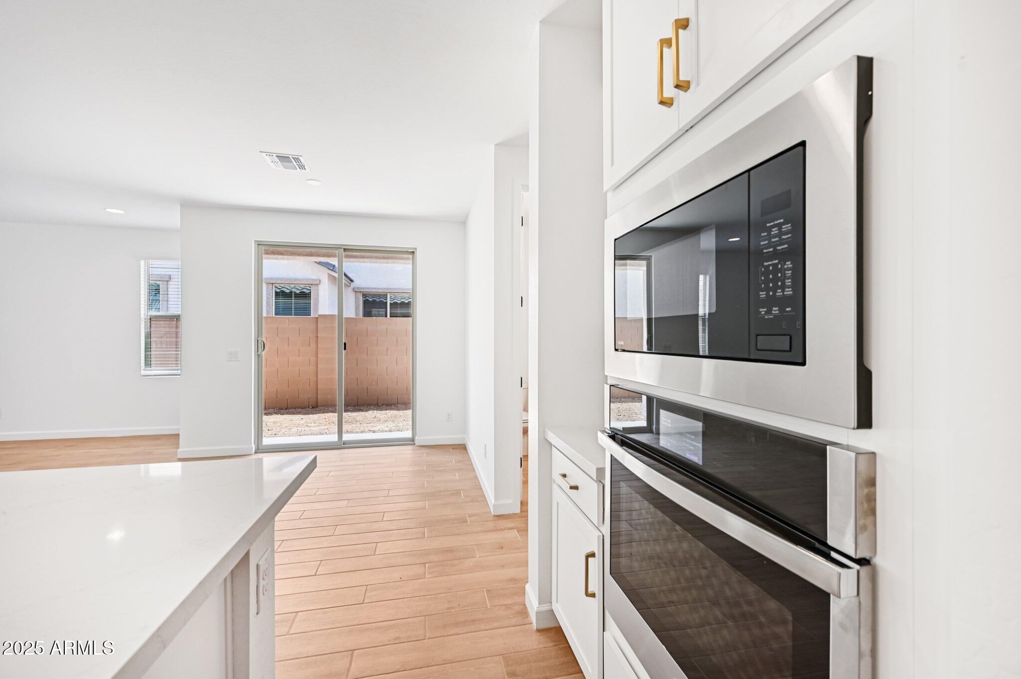 1909 W LARIAT Lane