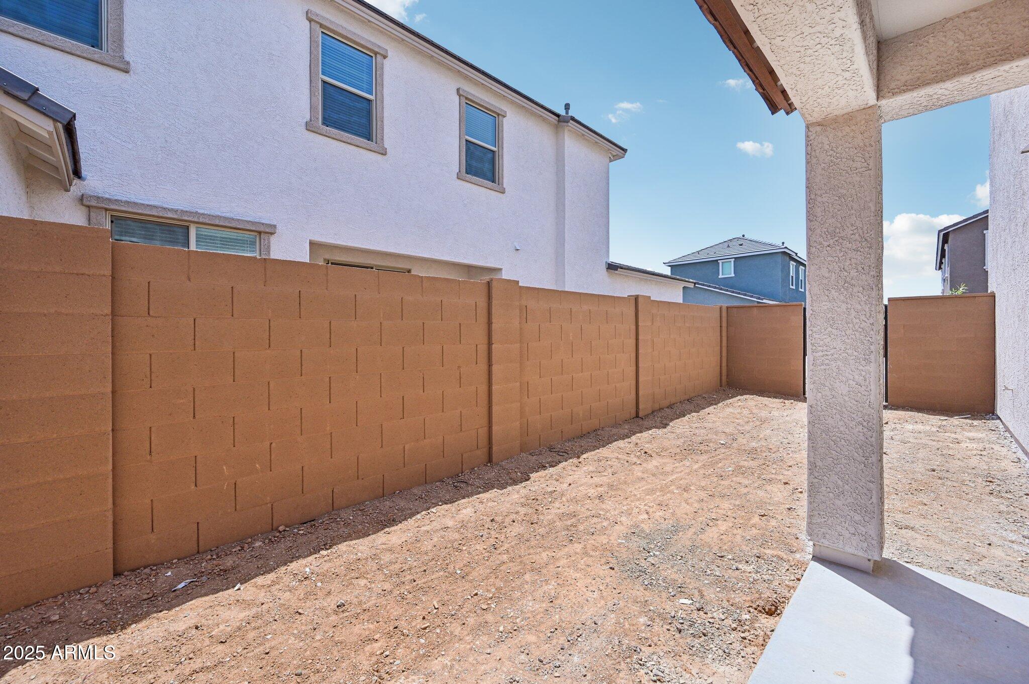 1909 W LARIAT Lane