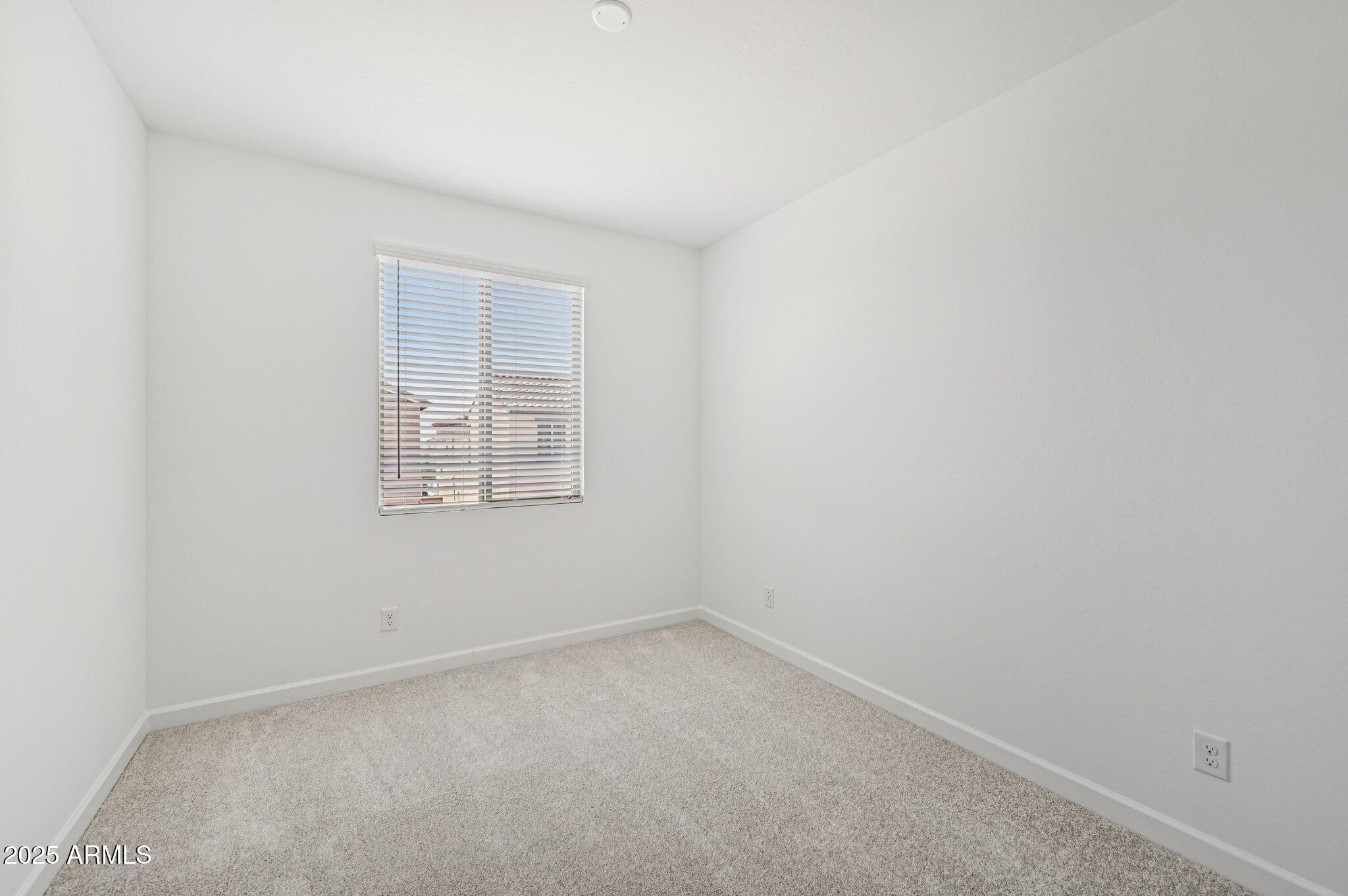 1909 W LARIAT Lane