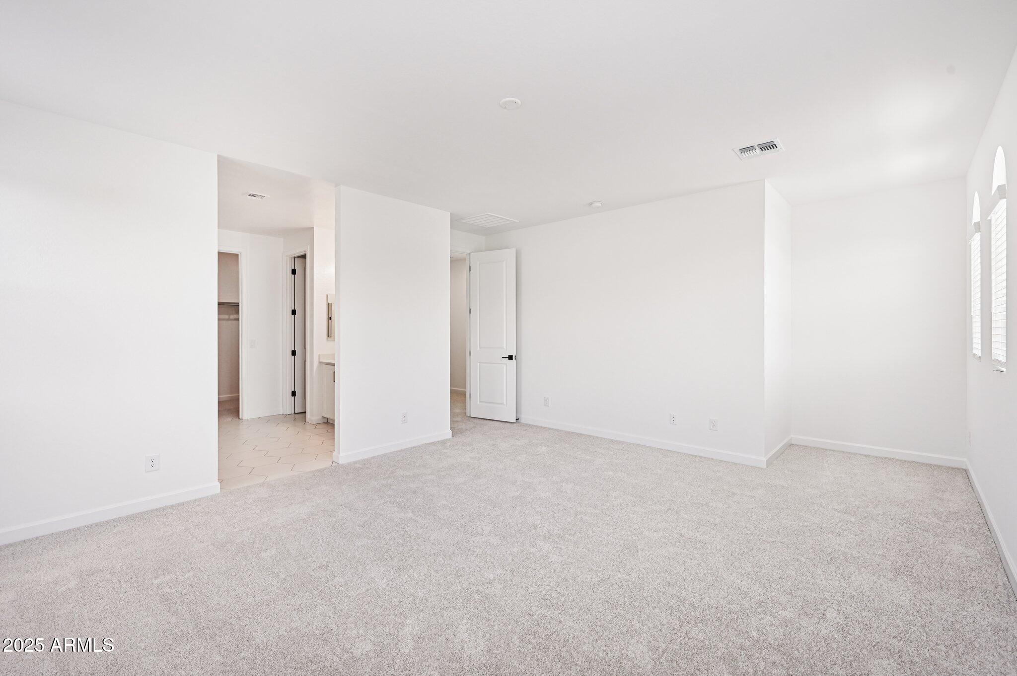 1909 W LARIAT Lane