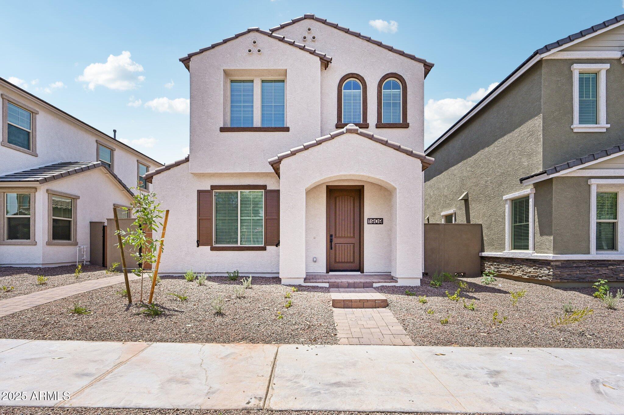 1909 W LARIAT Lane